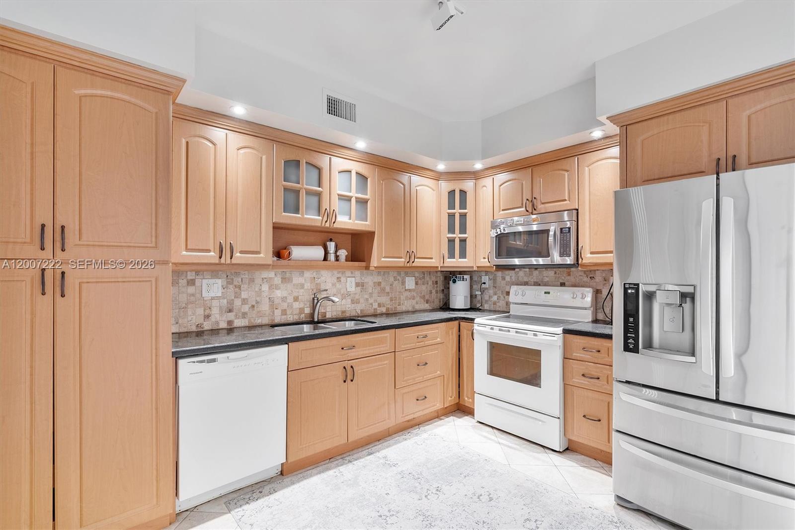 WELLINGTON TOWERS CONDO - Residential