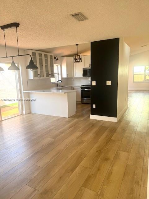LAKES OF THE MEADOW-MEADO - Residential Lease