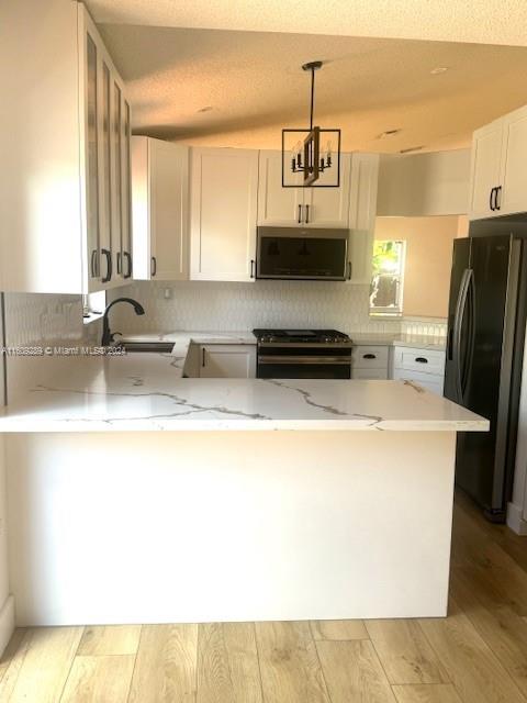 LAKES OF THE MEADOW-MEADO - Residential Lease