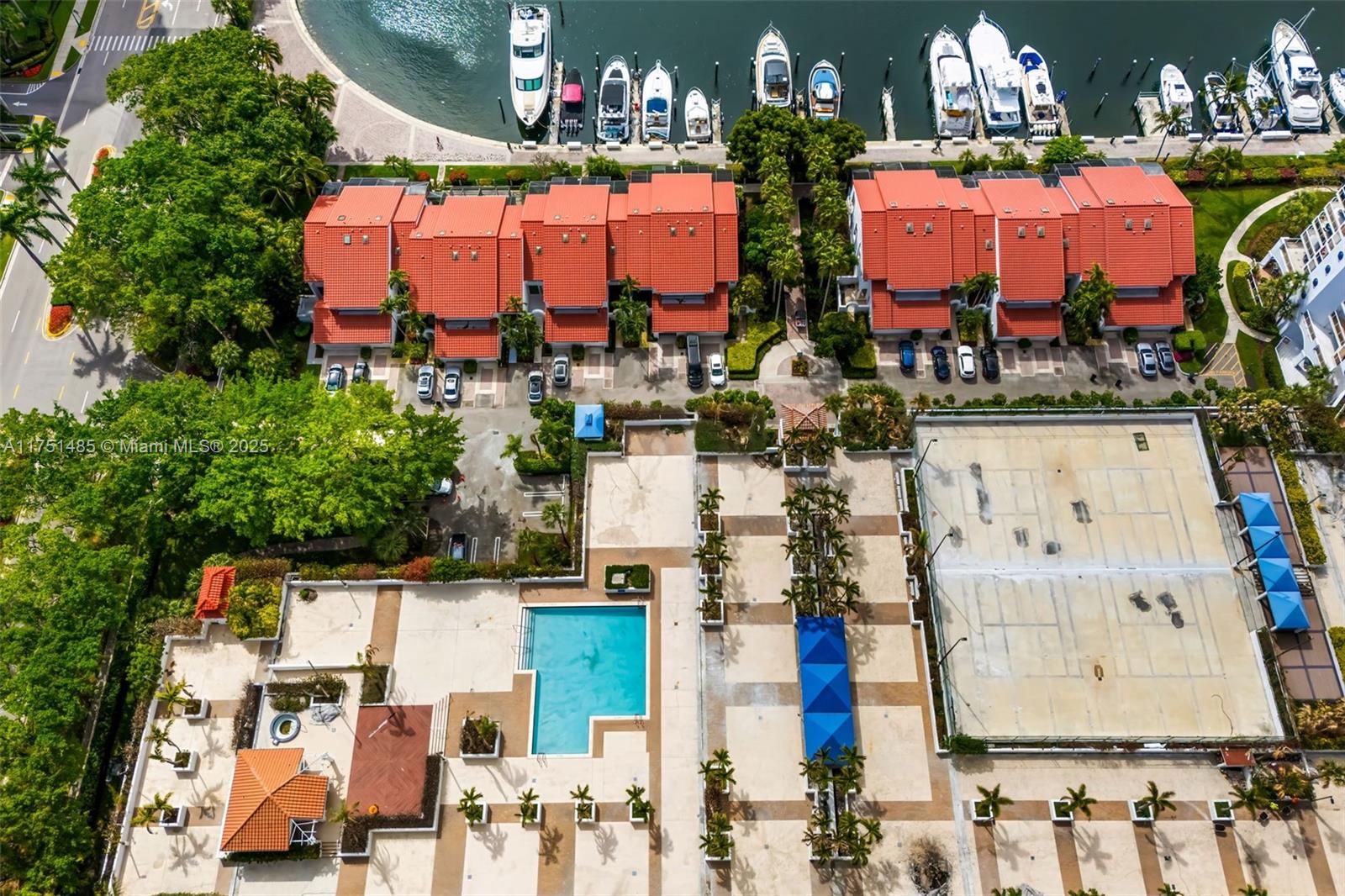 HARBORSIDE AT THE WATERWA - Residential