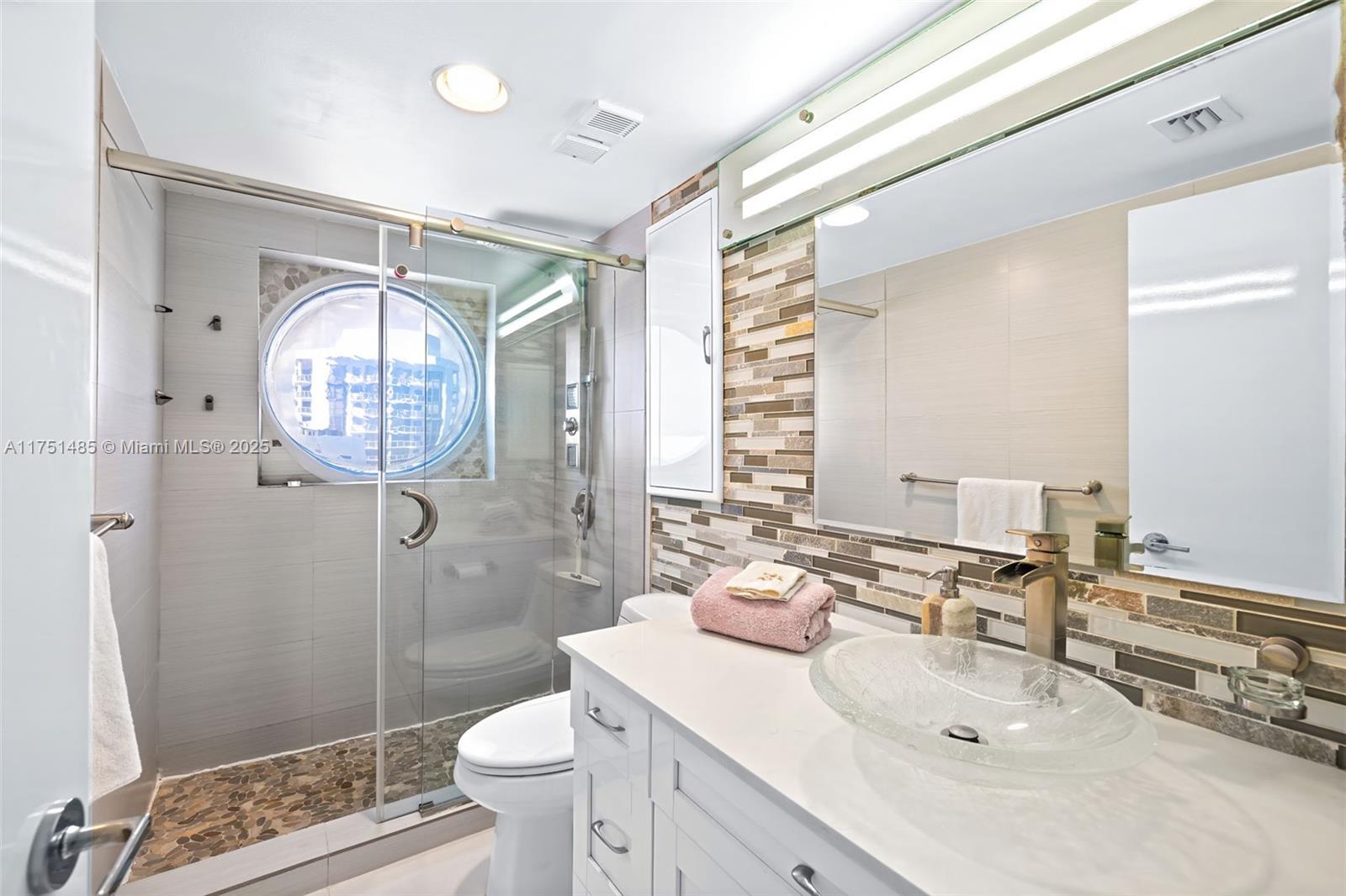 HARBORSIDE AT THE WATERWA - Residential