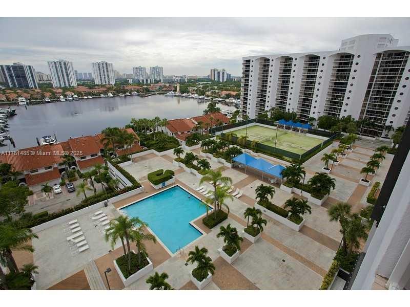 HARBORSIDE AT THE WATERWA - Residential