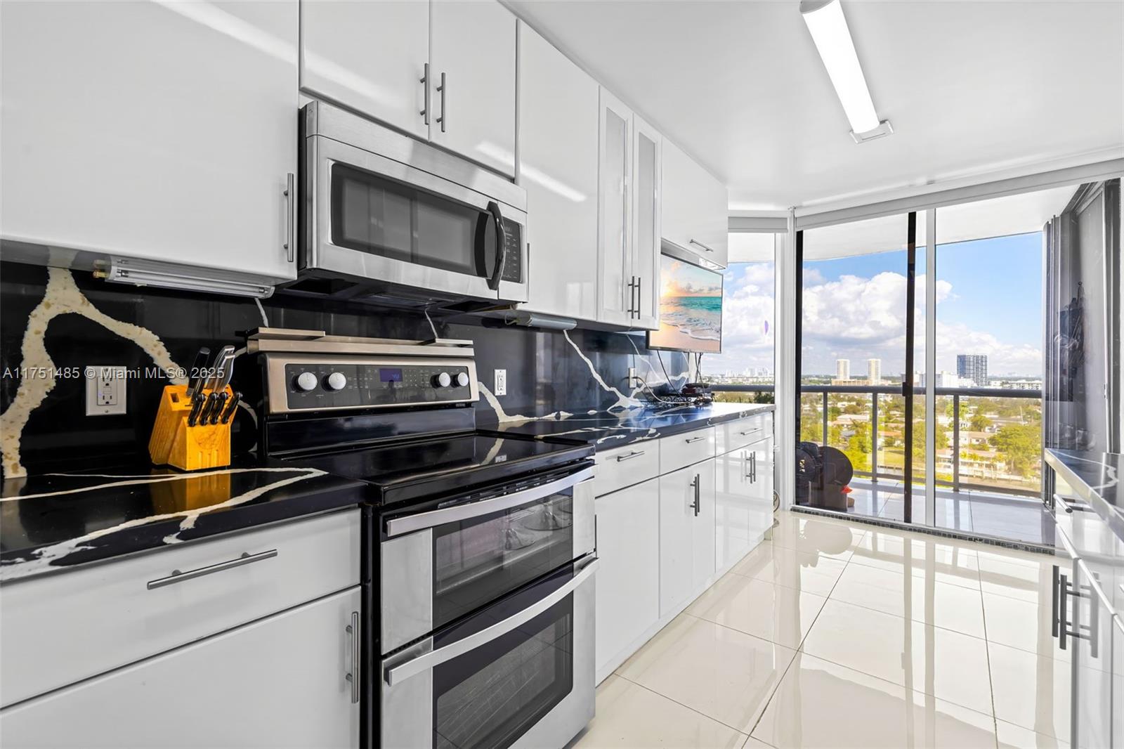 HARBORSIDE AT THE WATERWA - Residential