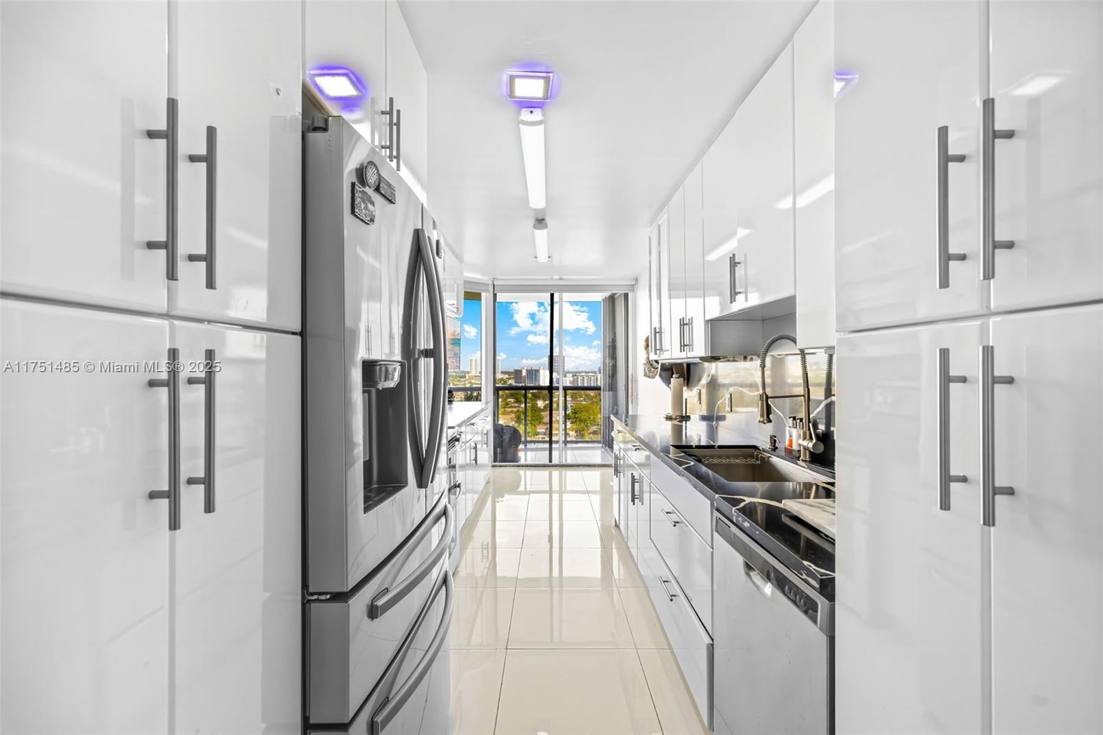 HARBORSIDE AT THE WATERWA - Residential