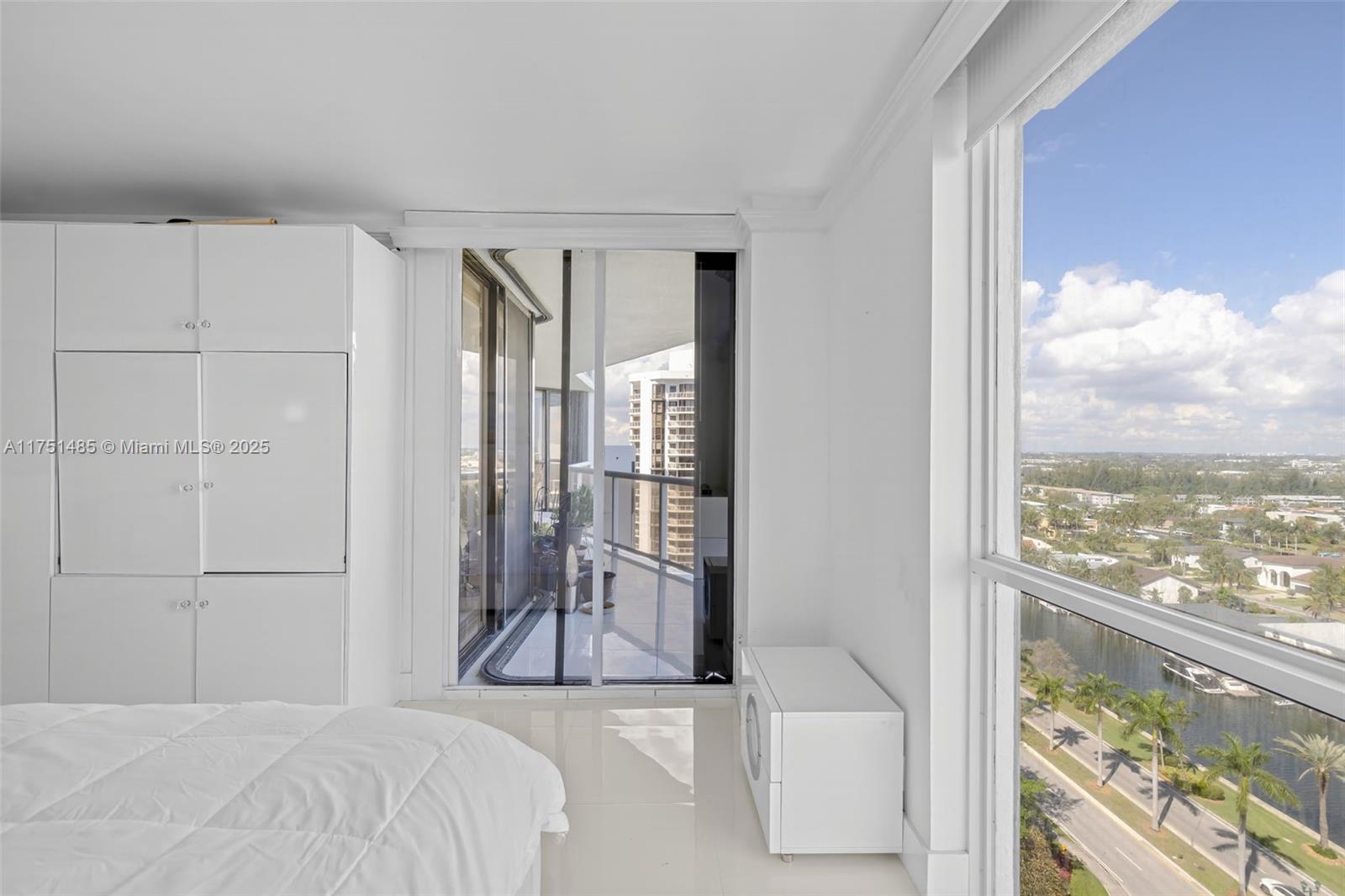 HARBORSIDE AT THE WATERWA - Residential