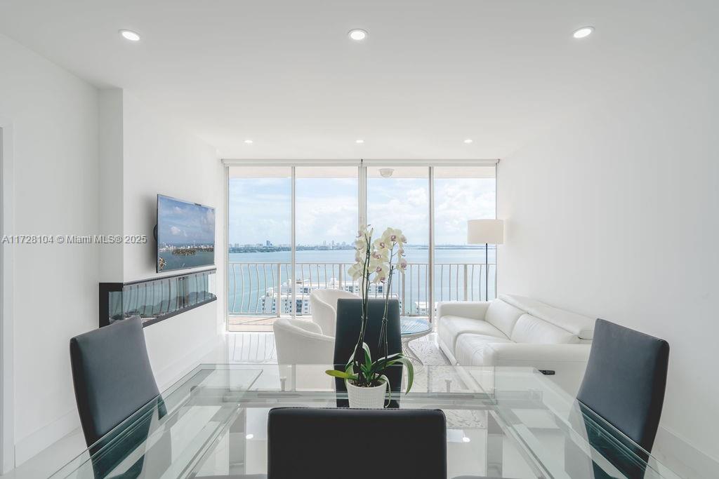 THE GRANDVIEW PALACE COND - Residential