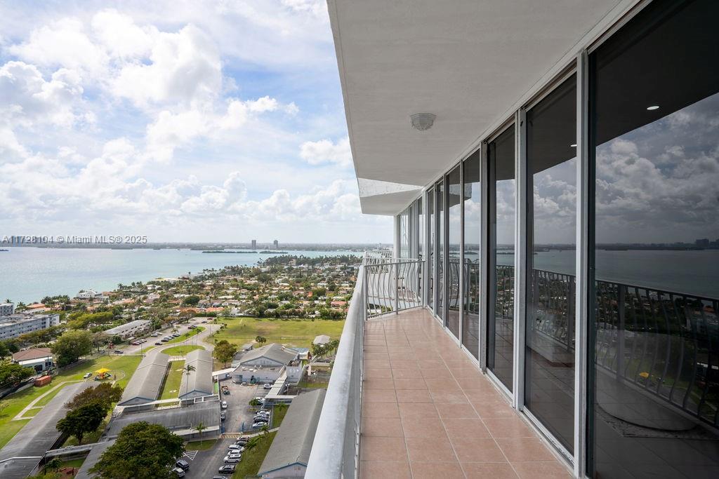 THE GRANDVIEW PALACE COND - Residential