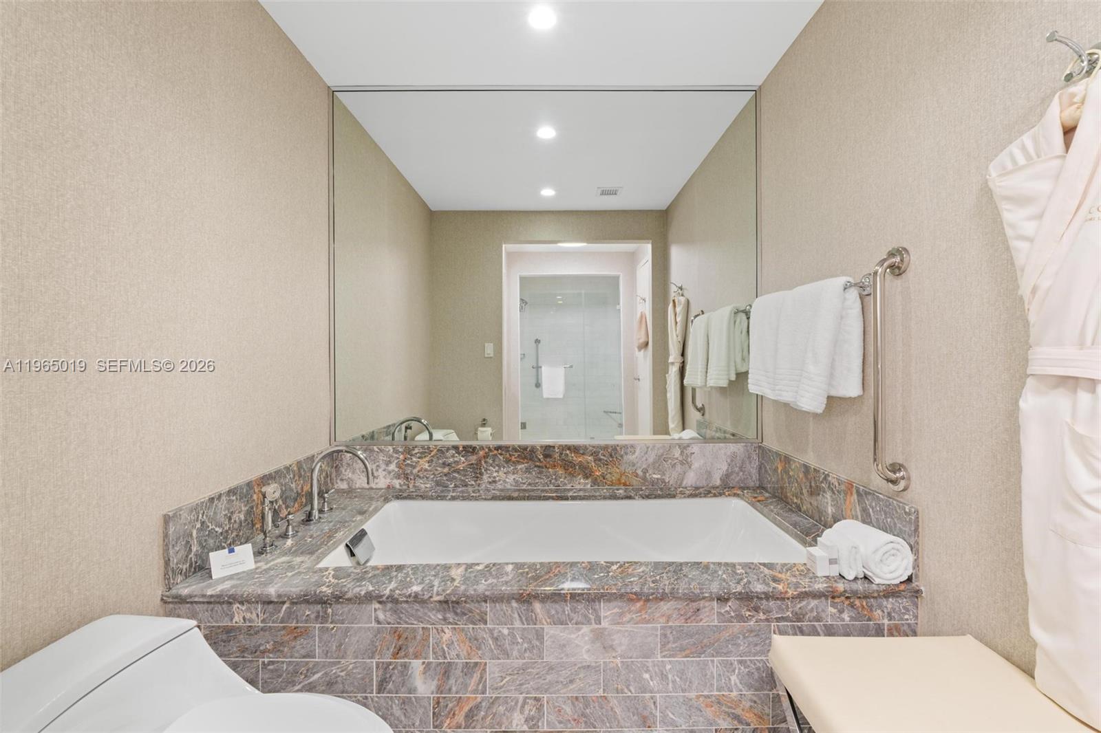 551 FLB CONDOMINIUM RESID - Residential