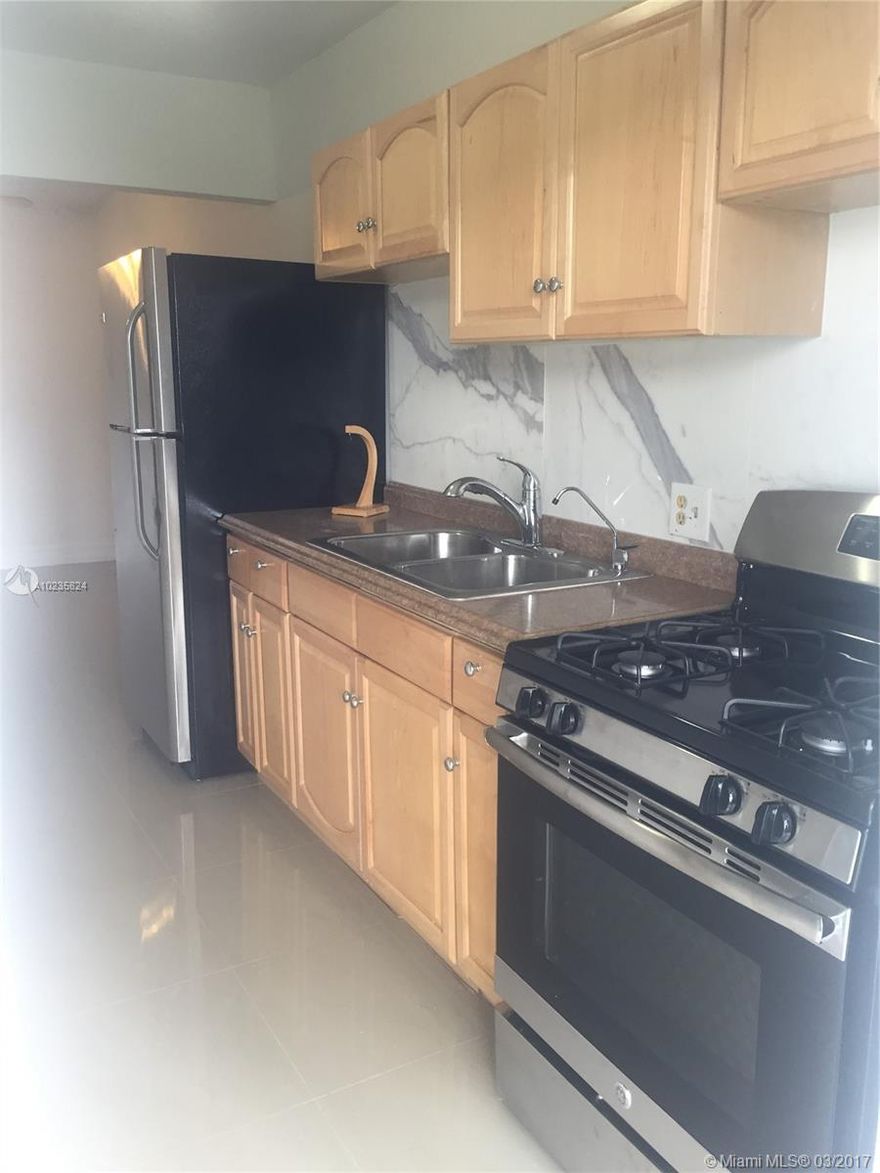 beautiful apartment on the canal very quiet building. inside completely remodel.new porcelain floor,new kitchen with new appliances ready to move in CENTRAL A/C
MAINTENANCE INCLUDES GAS AND WATER,CLUB HOUSE, COMMUNITY POOL AND MORE. SHORT DISTANCE TO AVENTURA HOSPITAL, AVENTURA MALL AND GUSFSTREAN CASINO AND RACE TRACK.