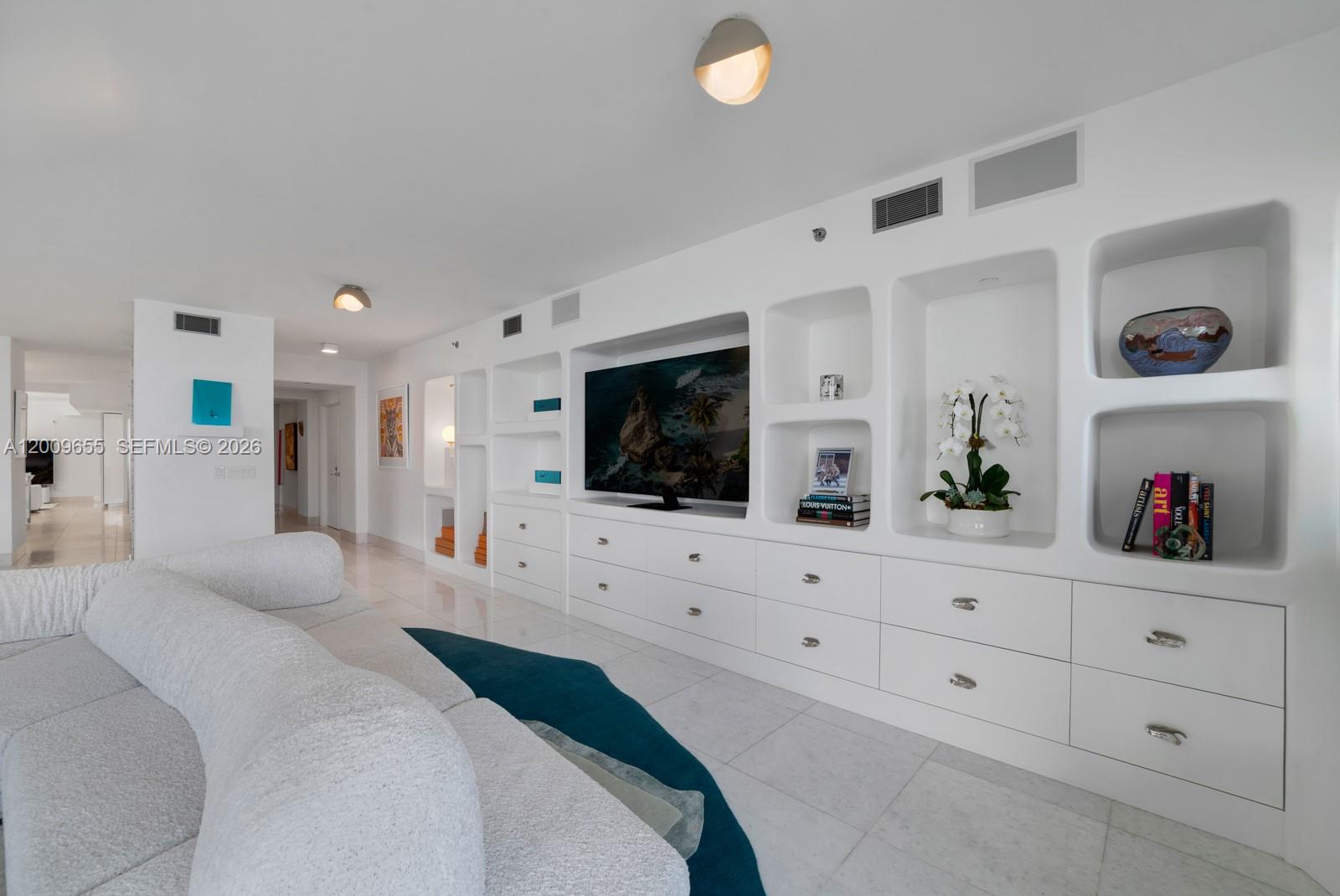 5801 Collins Ave 1200