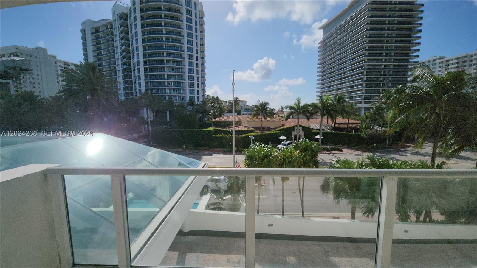5900 Collins Ave 404