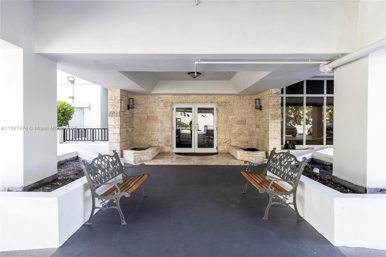 3200 Collins Ave 8-4