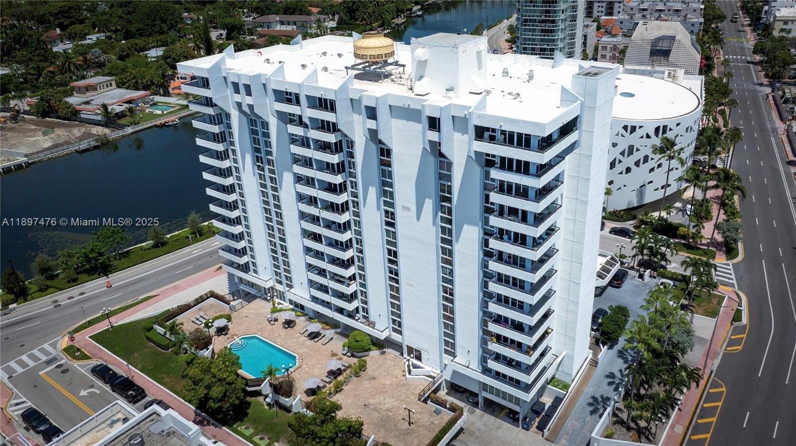 3200 Collins Ave 8-4