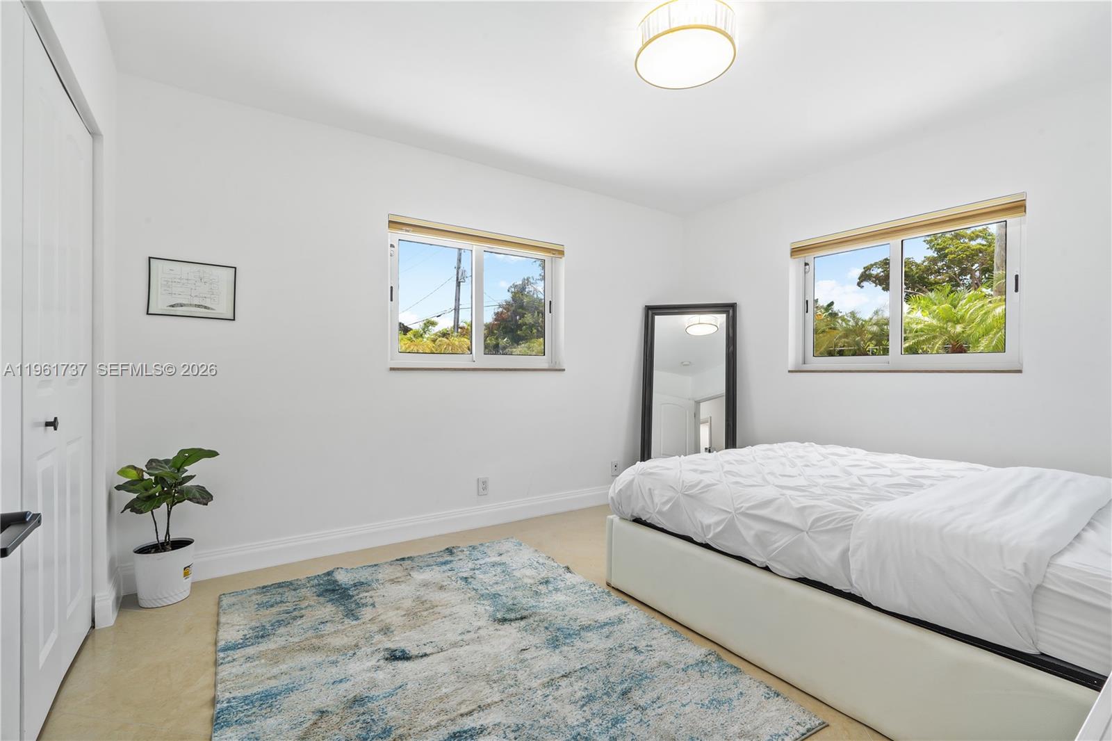 HOLLYWOOD LAKES SECTION - Residential