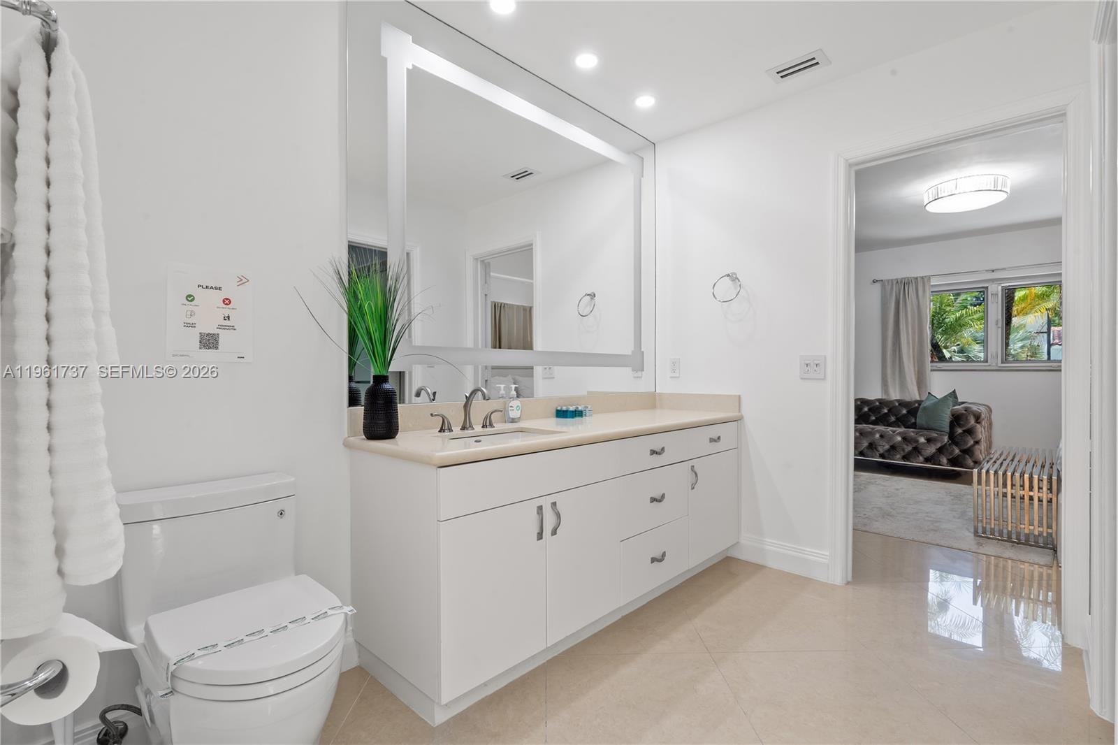 HOLLYWOOD LAKES SECTION - Residential