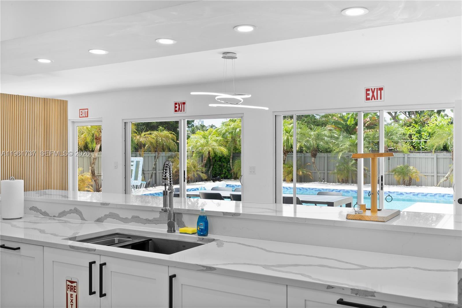 HOLLYWOOD LAKES SECTION - Residential