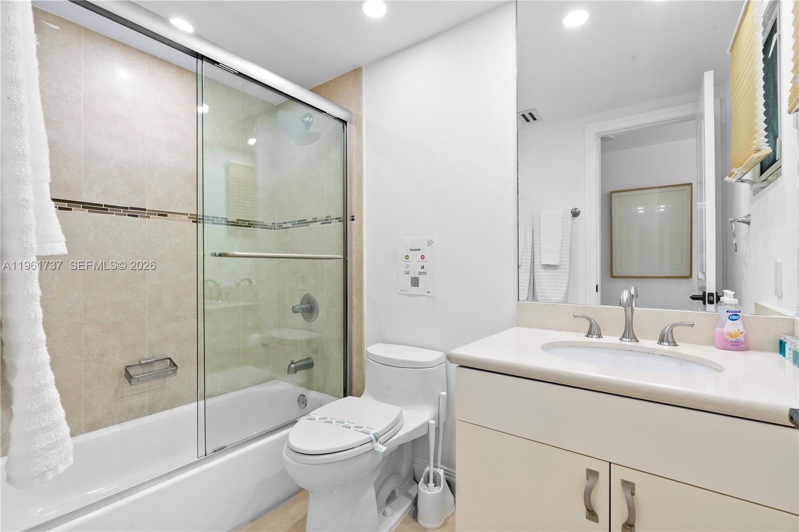 HOLLYWOOD LAKES SECTION - Residential