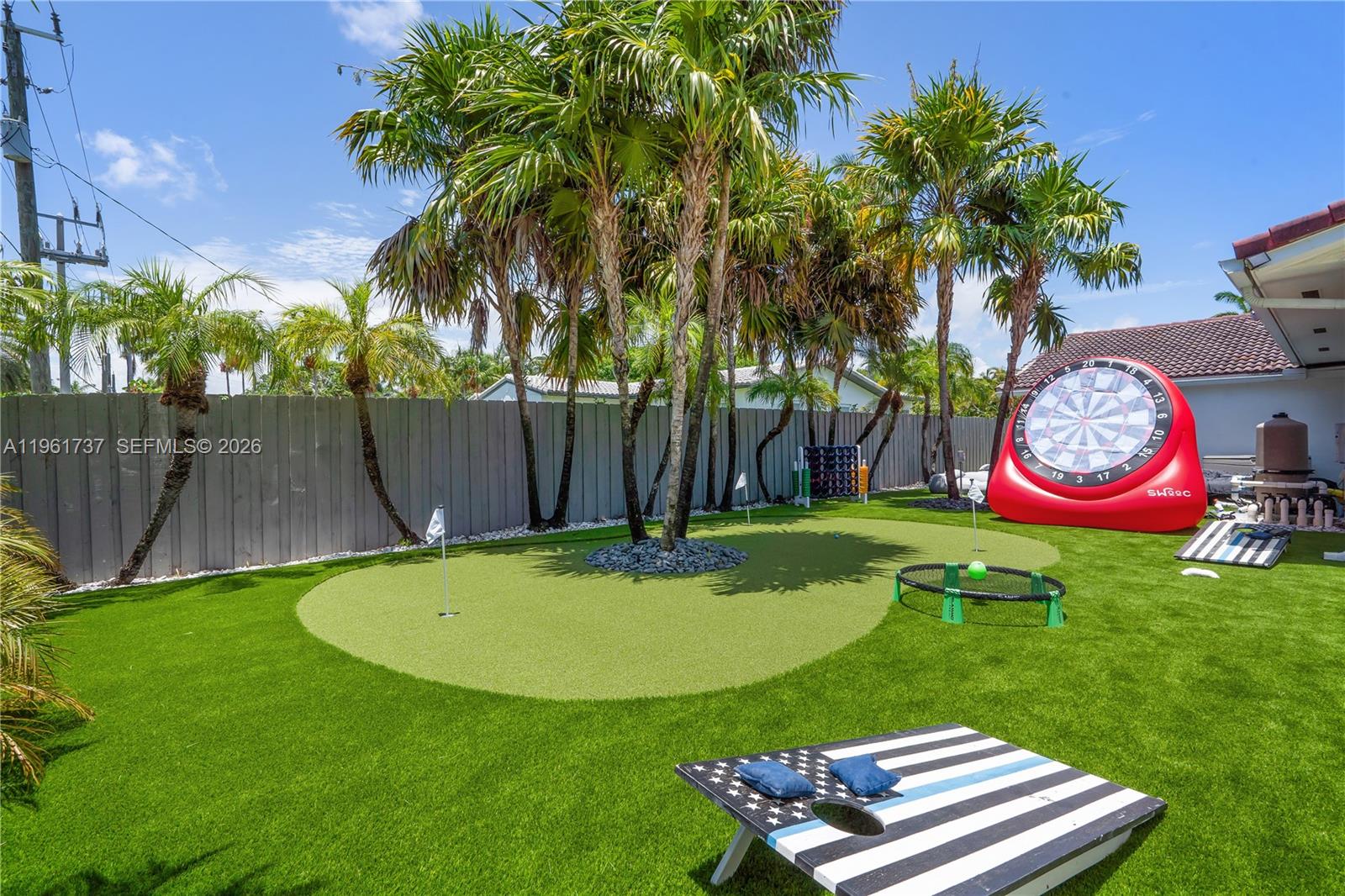 HOLLYWOOD LAKES SECTION - Residential