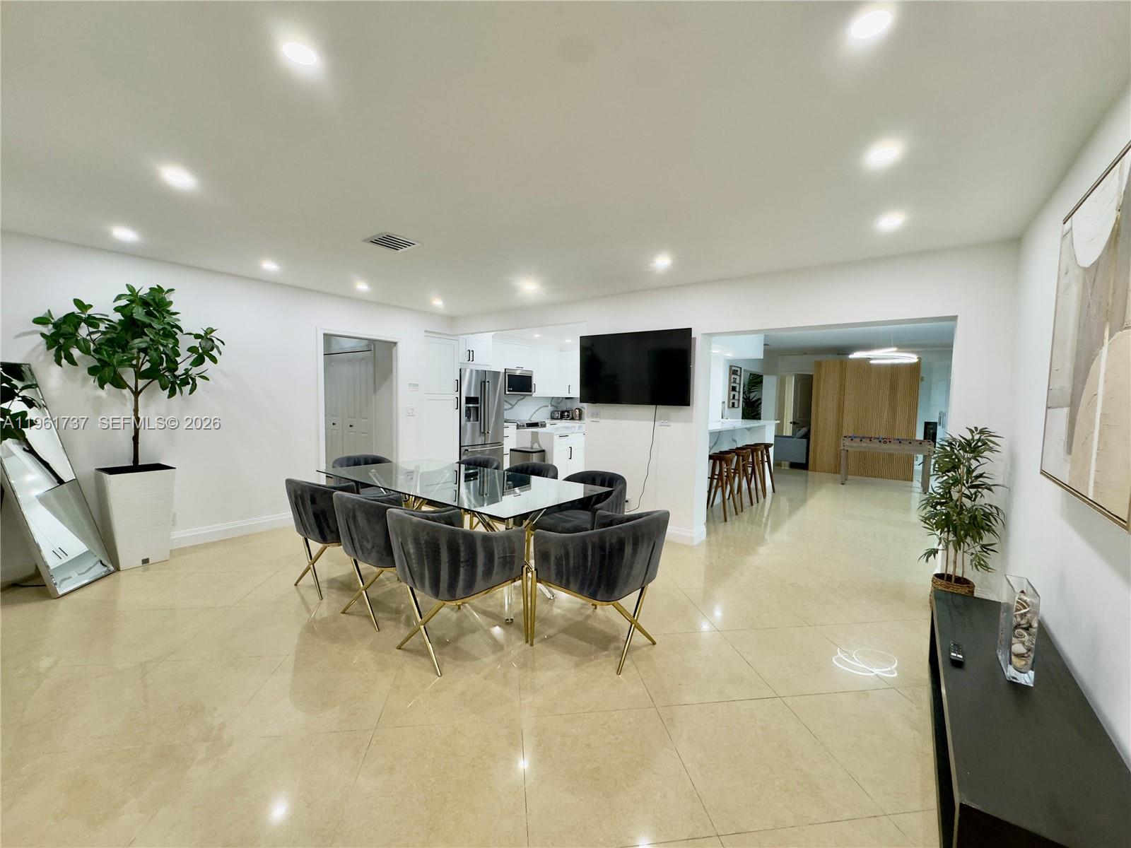 HOLLYWOOD LAKES SECTION - Residential