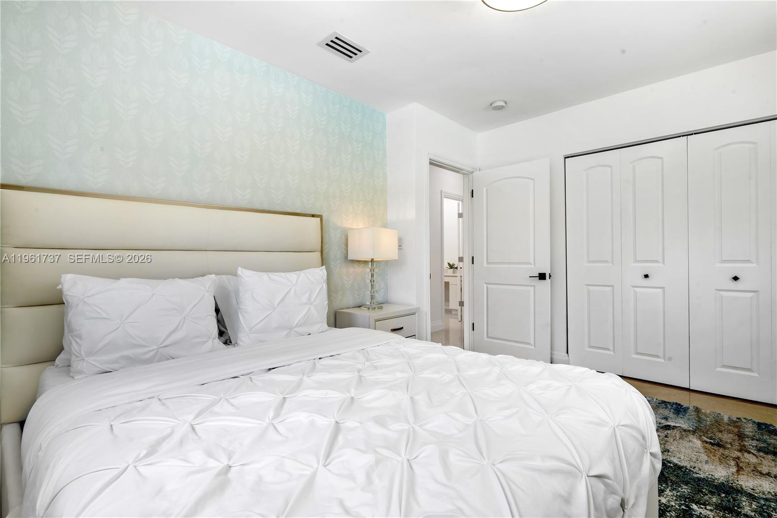 HOLLYWOOD LAKES SECTION - Residential