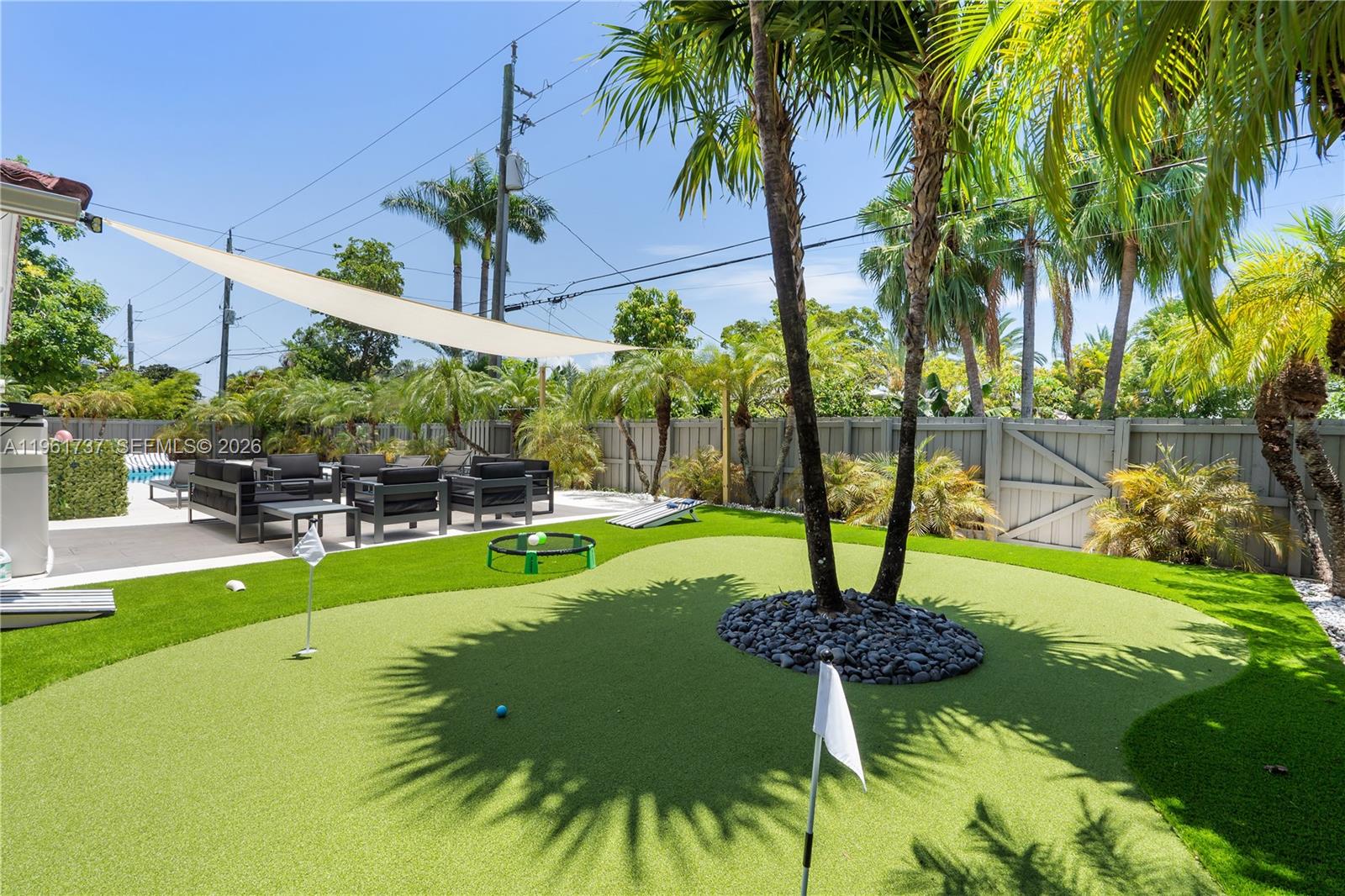 HOLLYWOOD LAKES SECTION - Residential