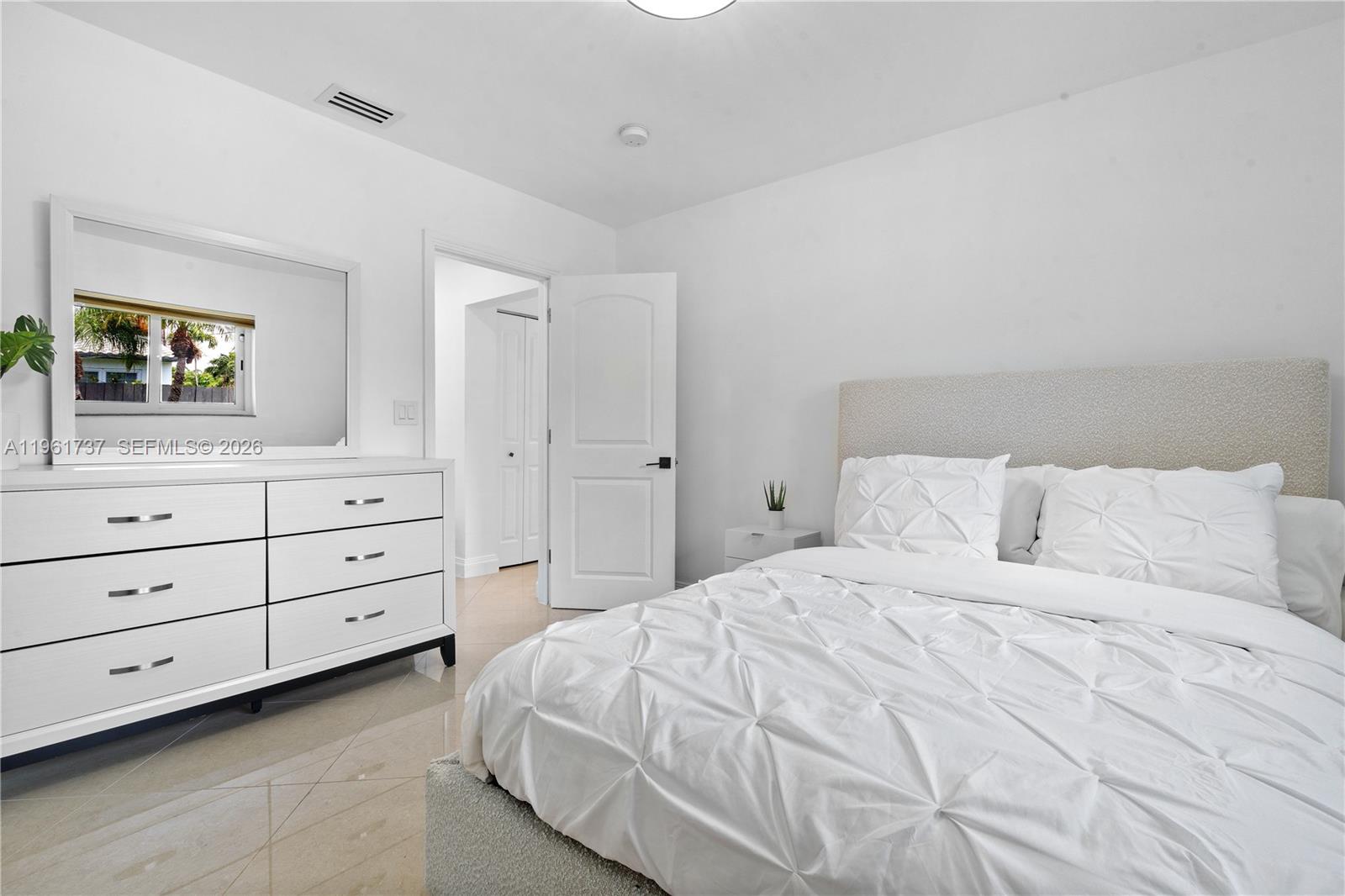 HOLLYWOOD LAKES SECTION - Residential