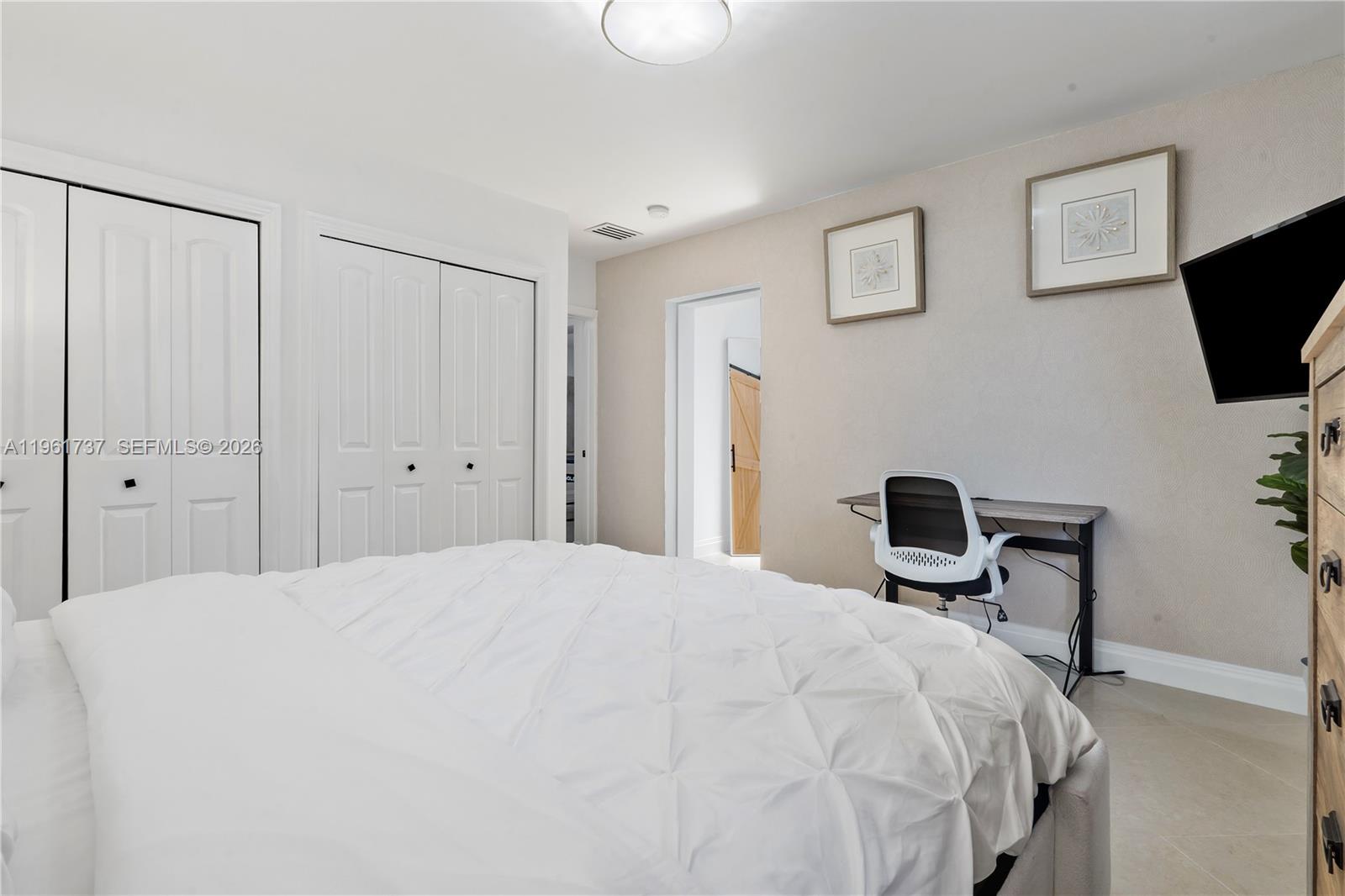 HOLLYWOOD LAKES SECTION - Residential