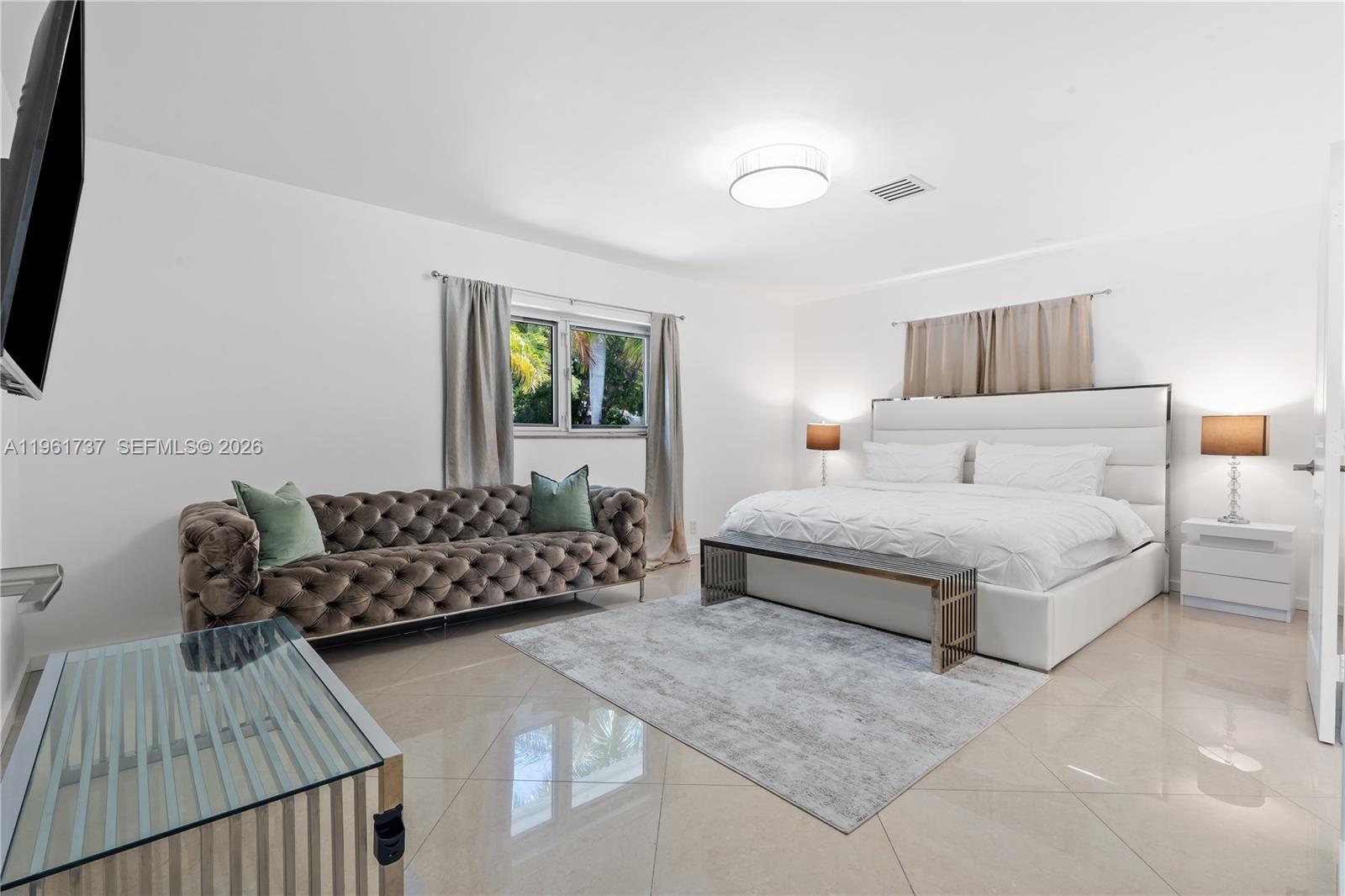 HOLLYWOOD LAKES SECTION - Residential