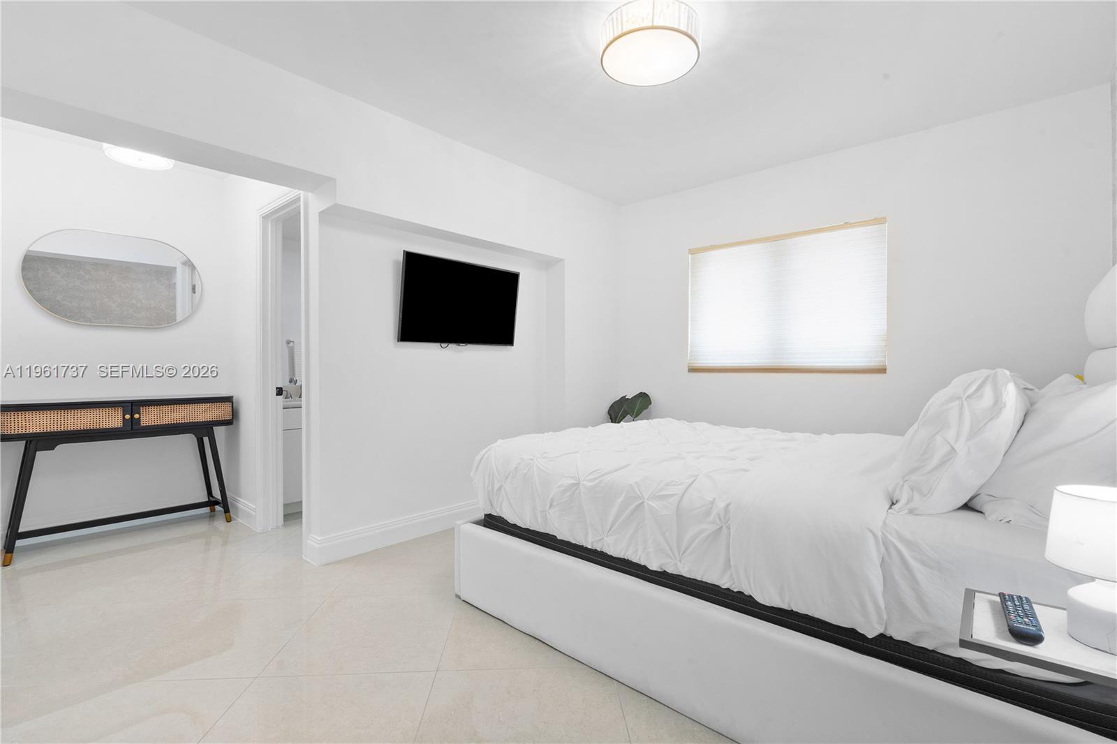 HOLLYWOOD LAKES SECTION - Residential