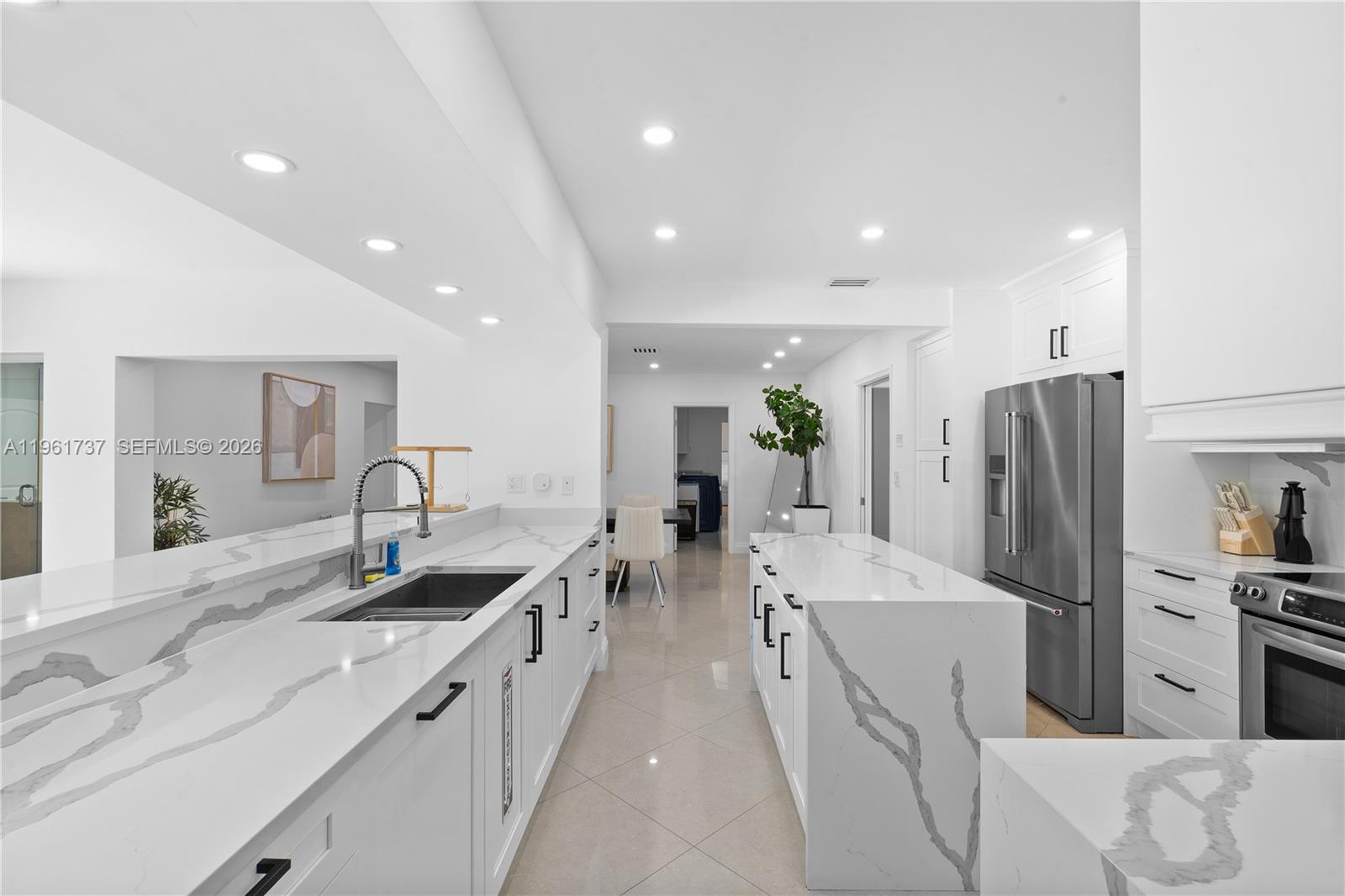 HOLLYWOOD LAKES SECTION - Residential