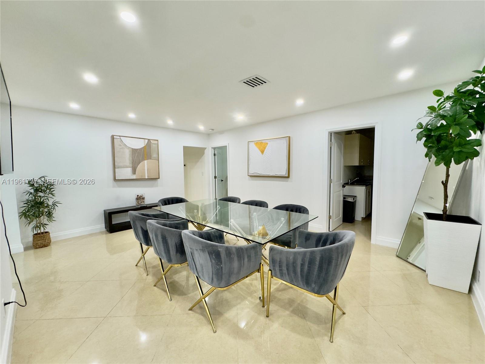 HOLLYWOOD LAKES SECTION - Residential