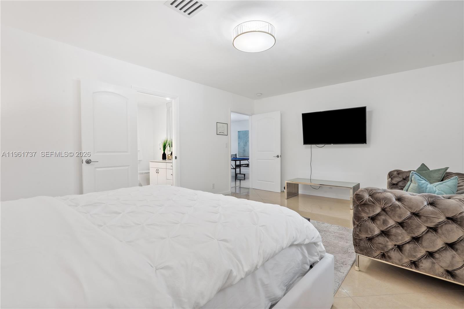 HOLLYWOOD LAKES SECTION - Residential