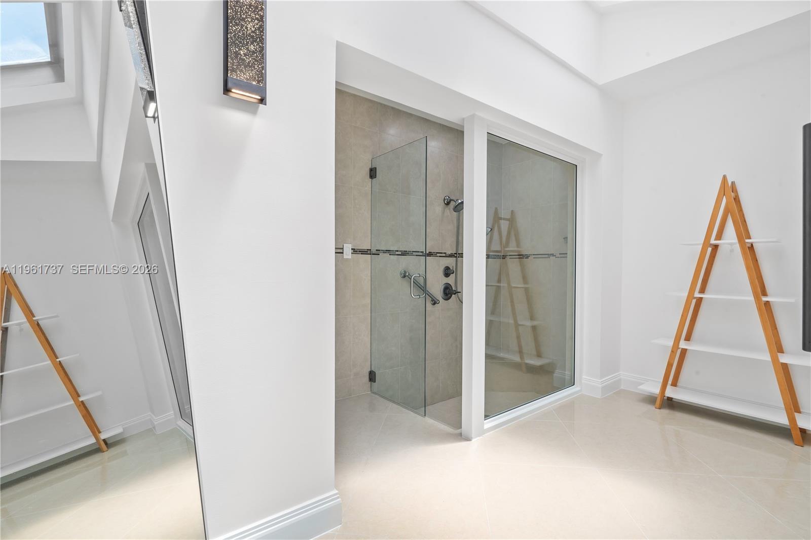 HOLLYWOOD LAKES SECTION - Residential