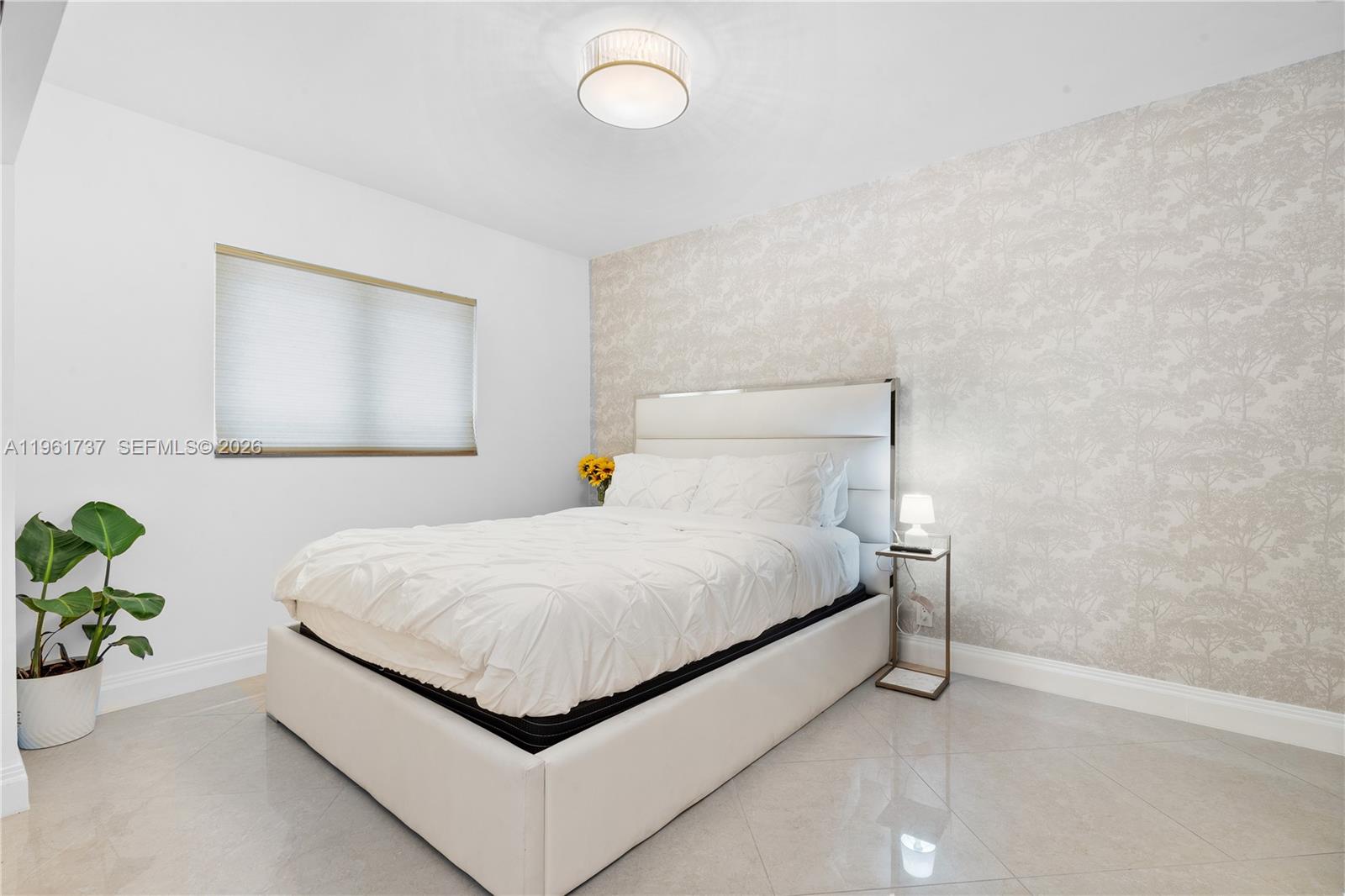 HOLLYWOOD LAKES SECTION - Residential