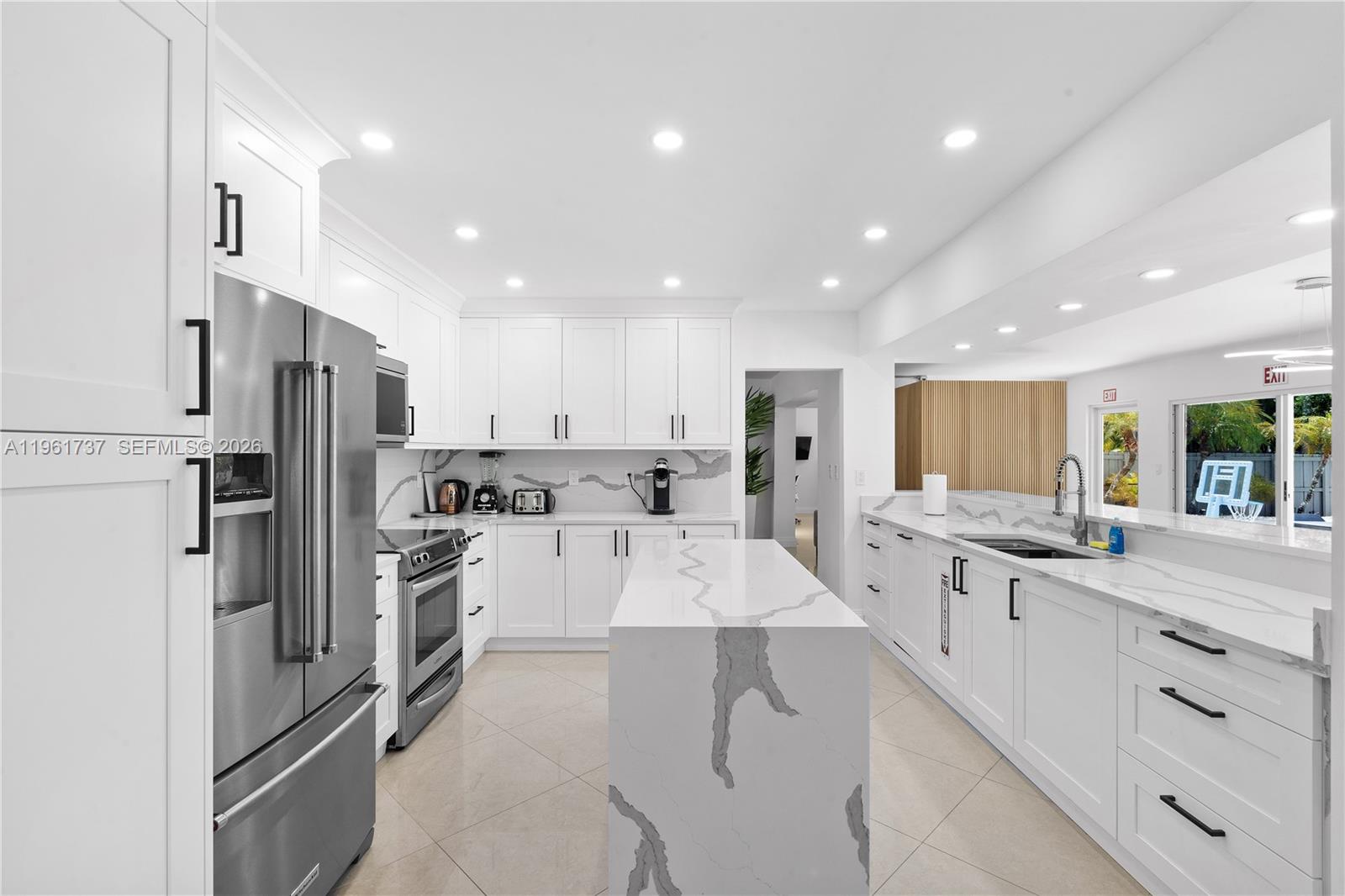 HOLLYWOOD LAKES SECTION - Residential