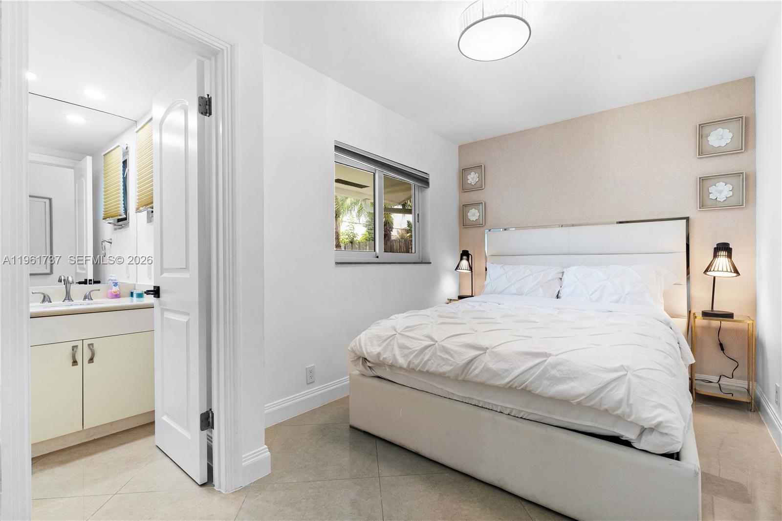 HOLLYWOOD LAKES SECTION - Residential