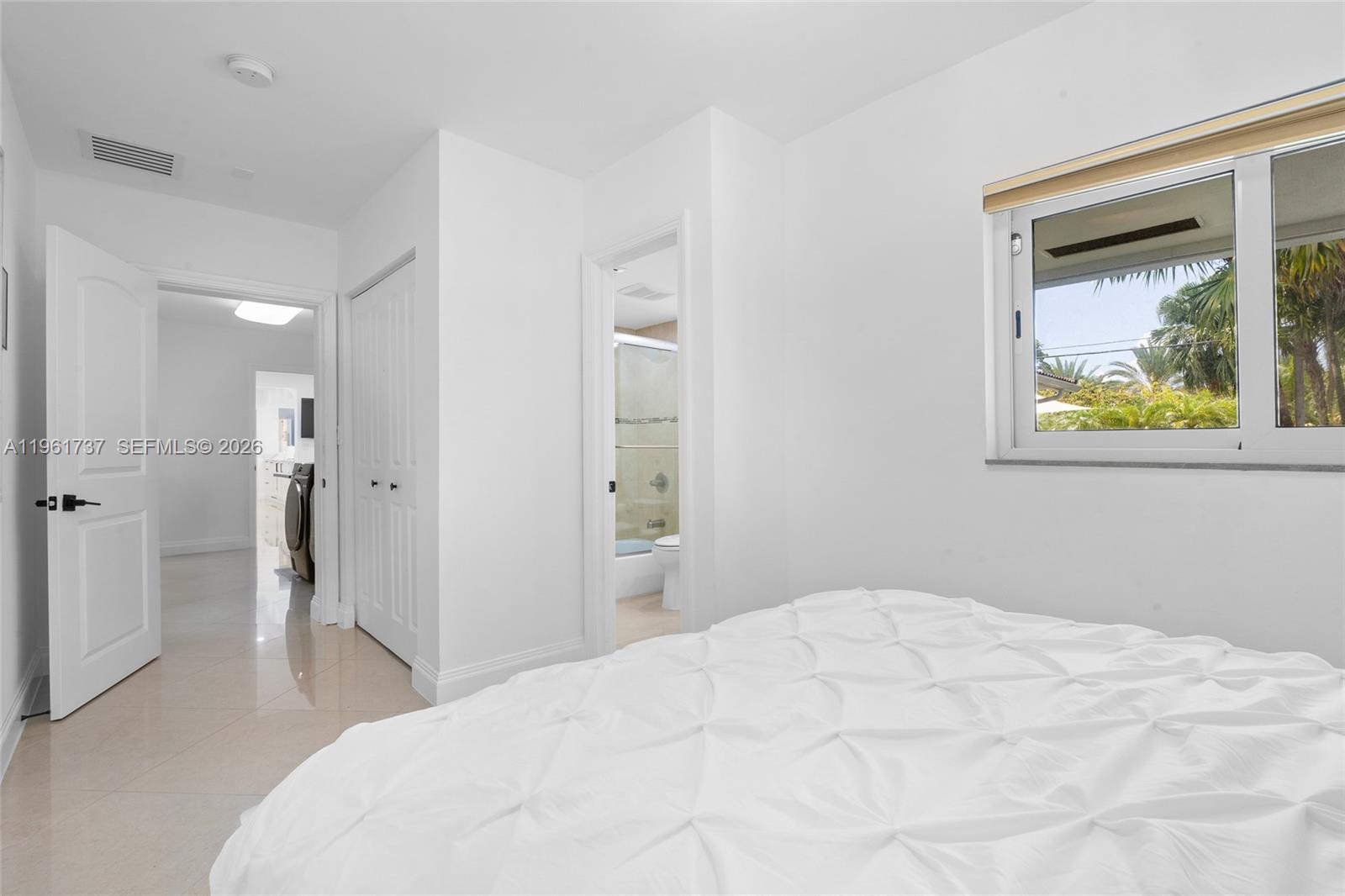 HOLLYWOOD LAKES SECTION - Residential