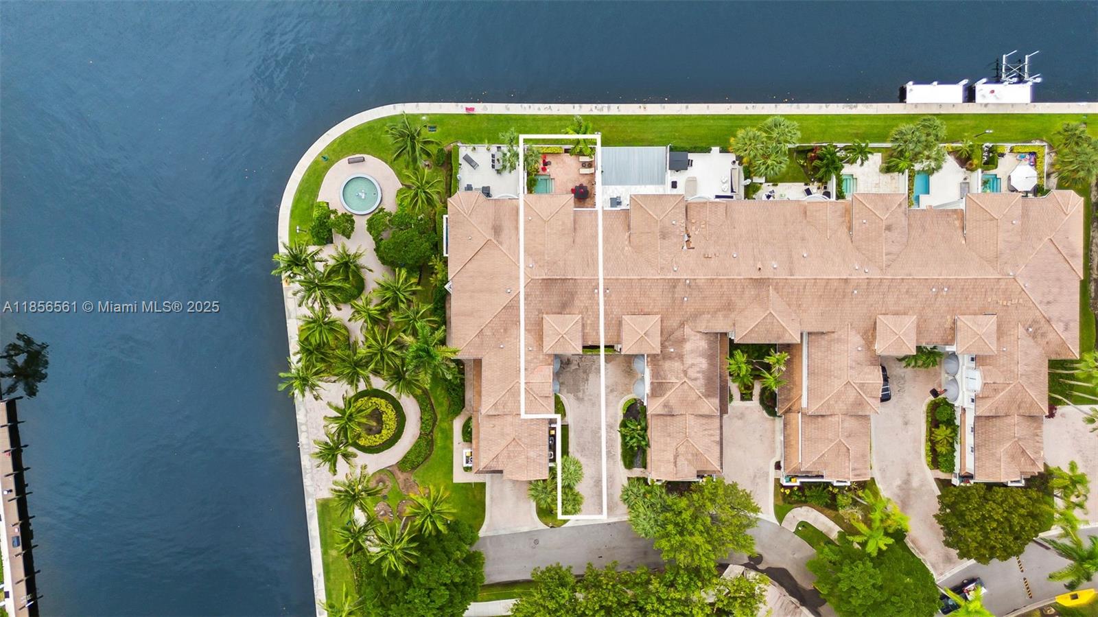 THE COURTYARDS AT THE POI - Residential