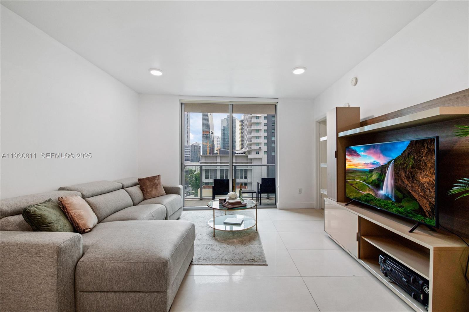 1100 MILLECENTO RESIDENCE - Residential