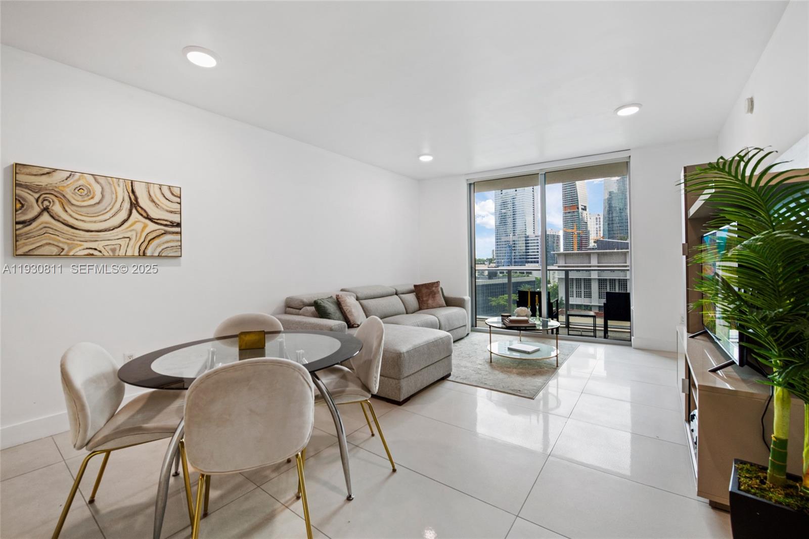 1100 MILLECENTO RESIDENCE - Residential