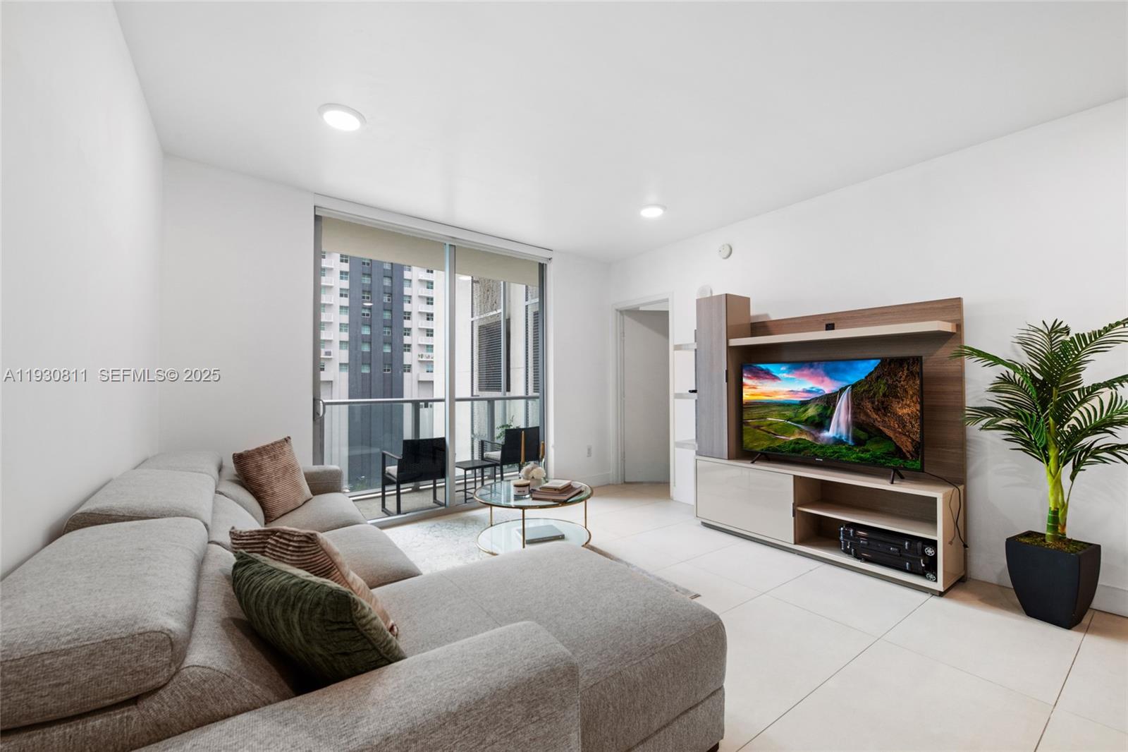 1100 MILLECENTO RESIDENCE - Residential