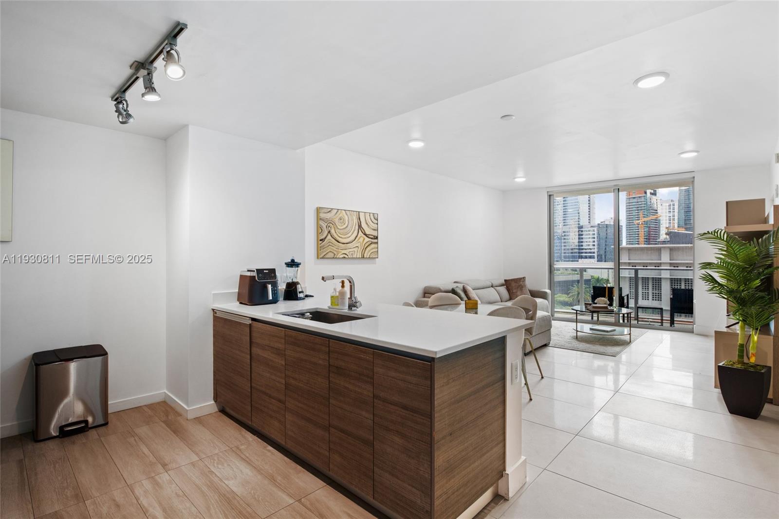 1100 MILLECENTO RESIDENCE - Residential