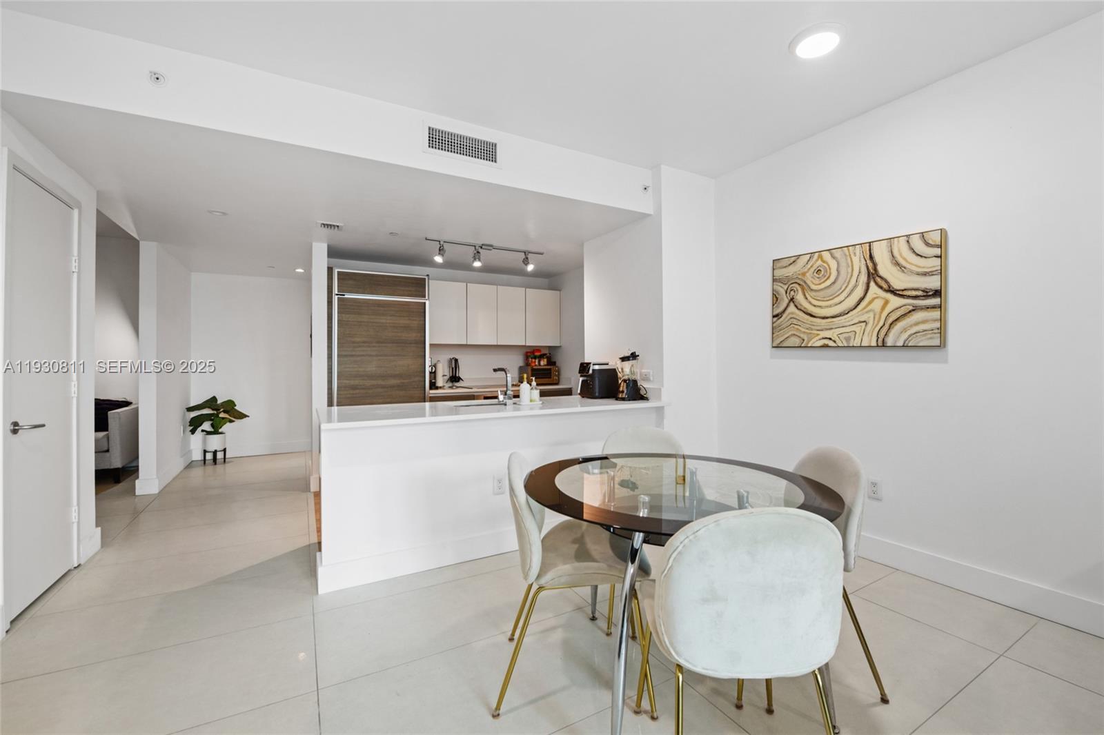 1100 MILLECENTO RESIDENCE - Residential