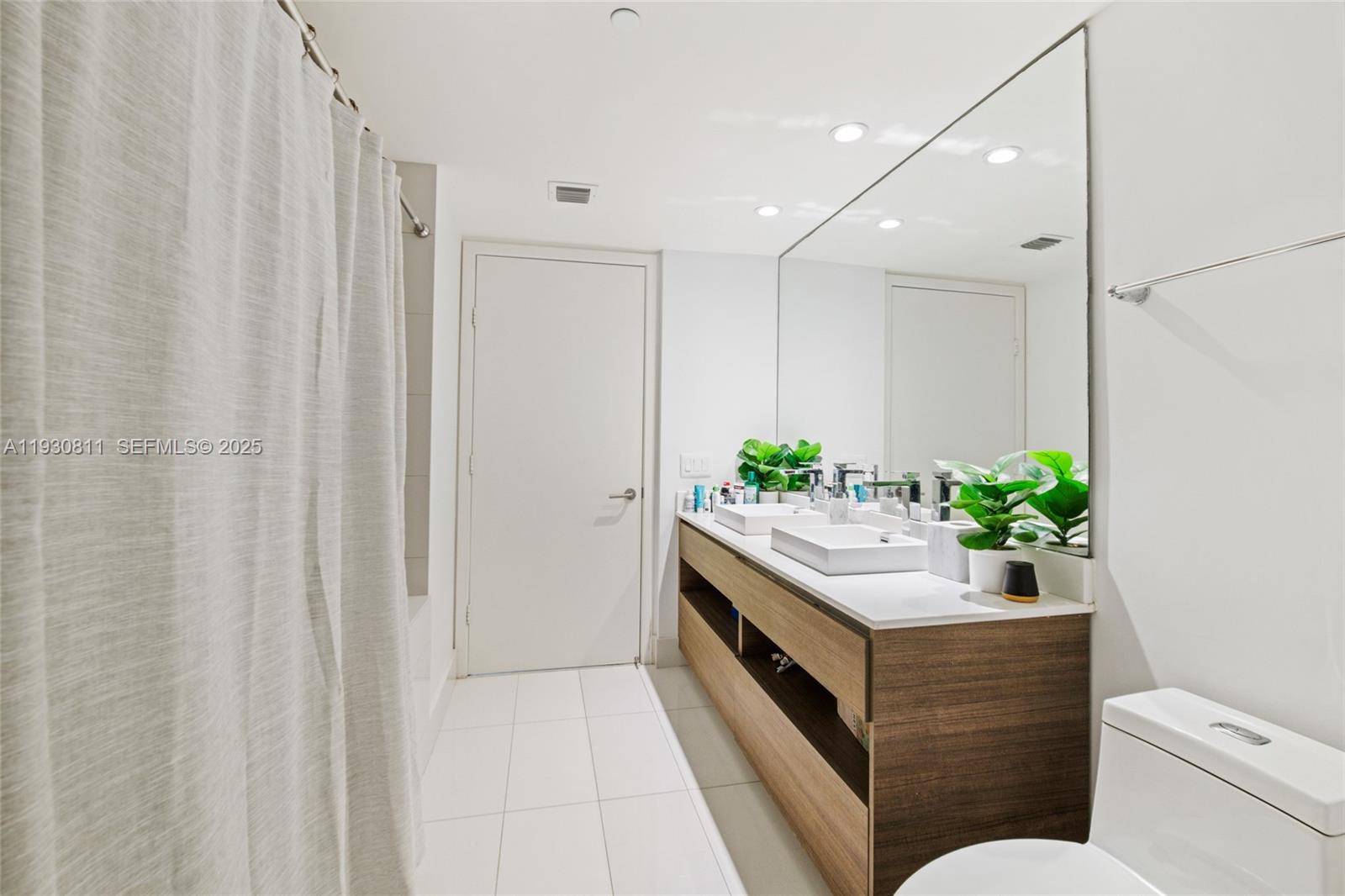 1100 MILLECENTO RESIDENCE - Residential