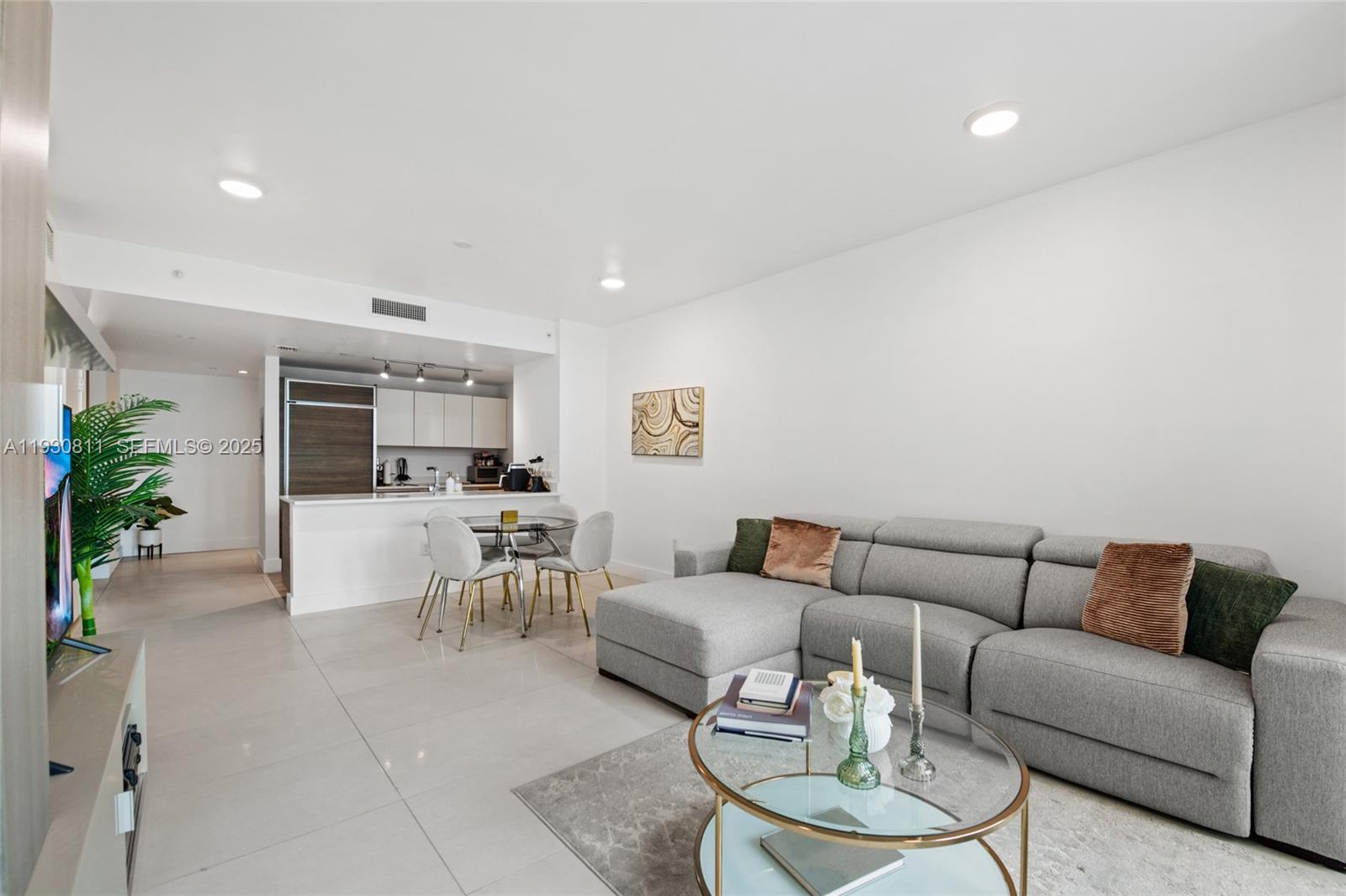 1100 MILLECENTO RESIDENCE - Residential