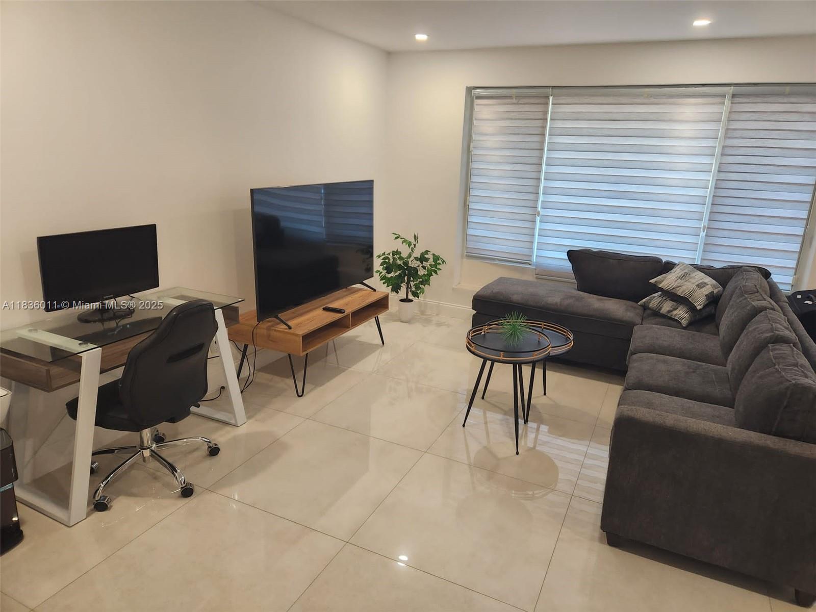 WEST DANIA HEIGHTS - Residential Lease