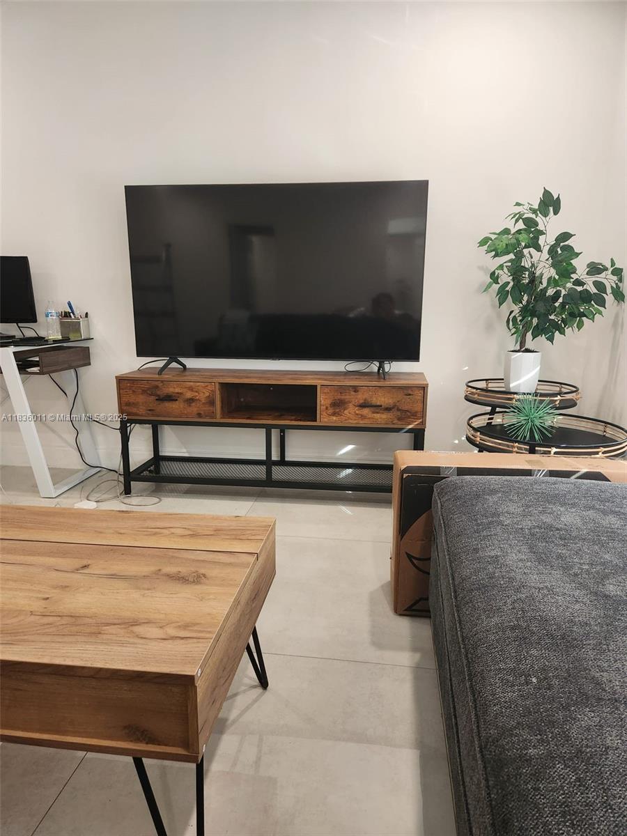 WEST DANIA HEIGHTS - Residential Lease