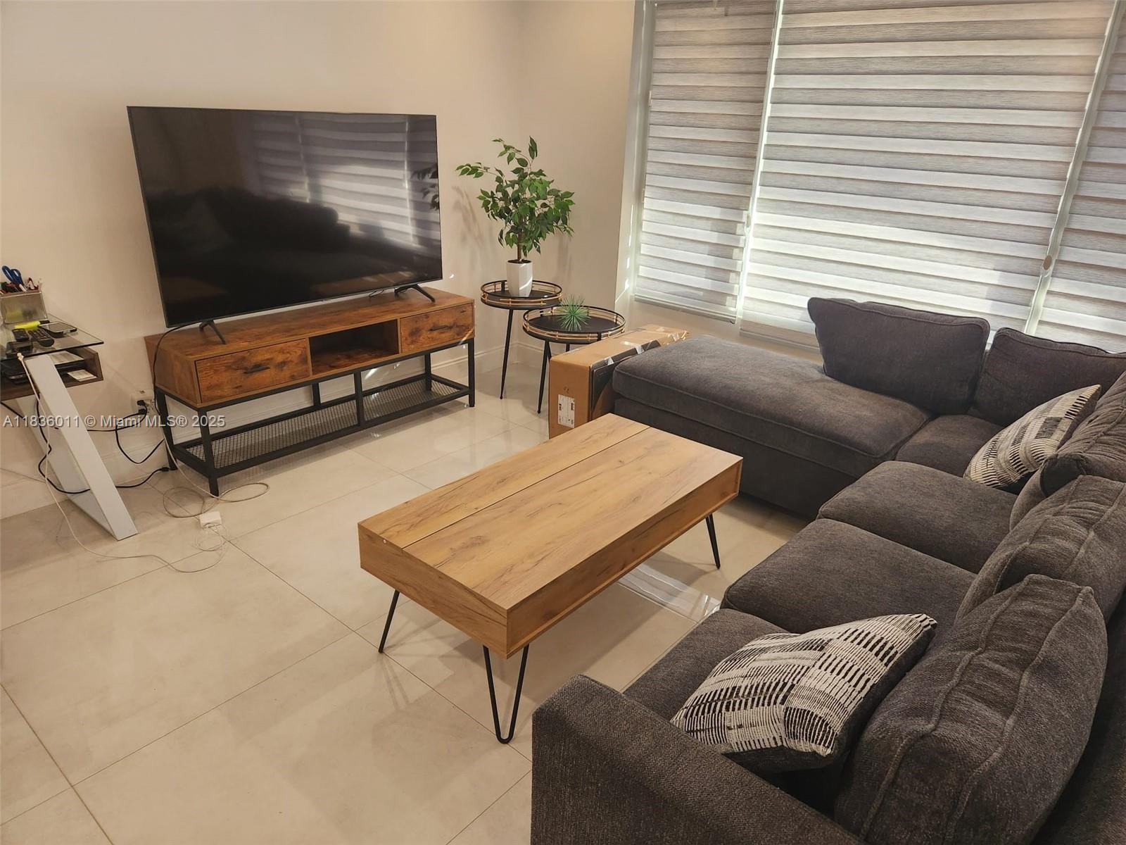 WEST DANIA HEIGHTS - Residential Lease