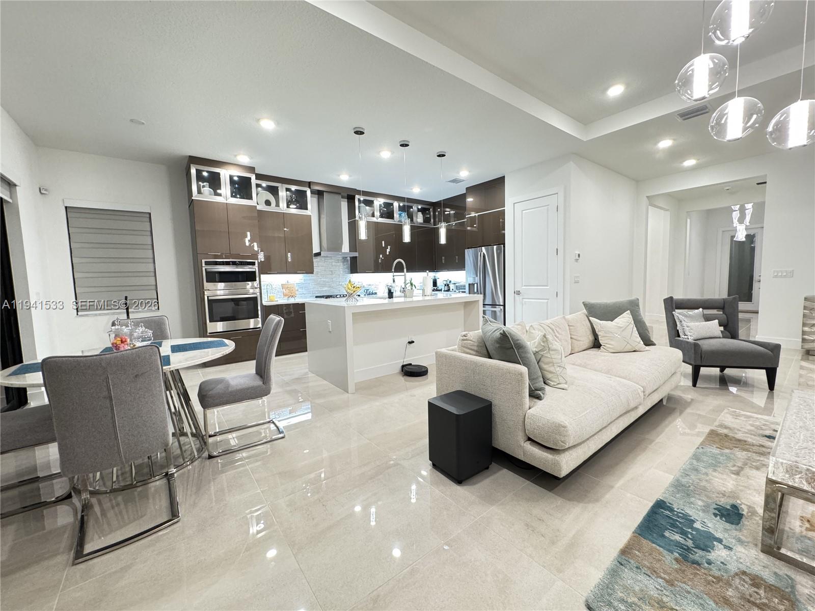 CRESSWIND PALM BEACH - Residential