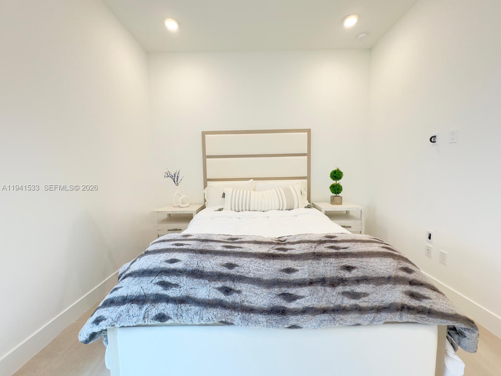 CRESSWIND PALM BEACH - Residential